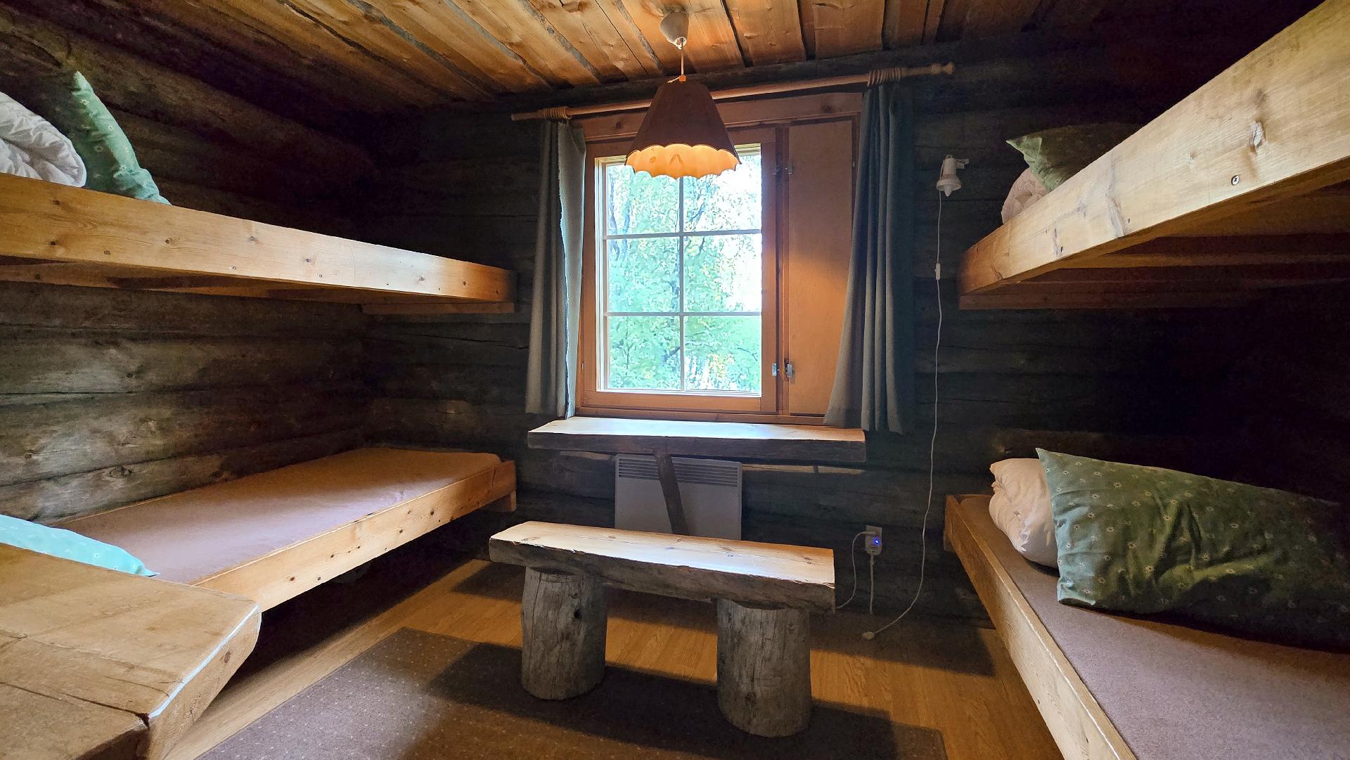 Keittiön lähettyvillä makuuhuone 2