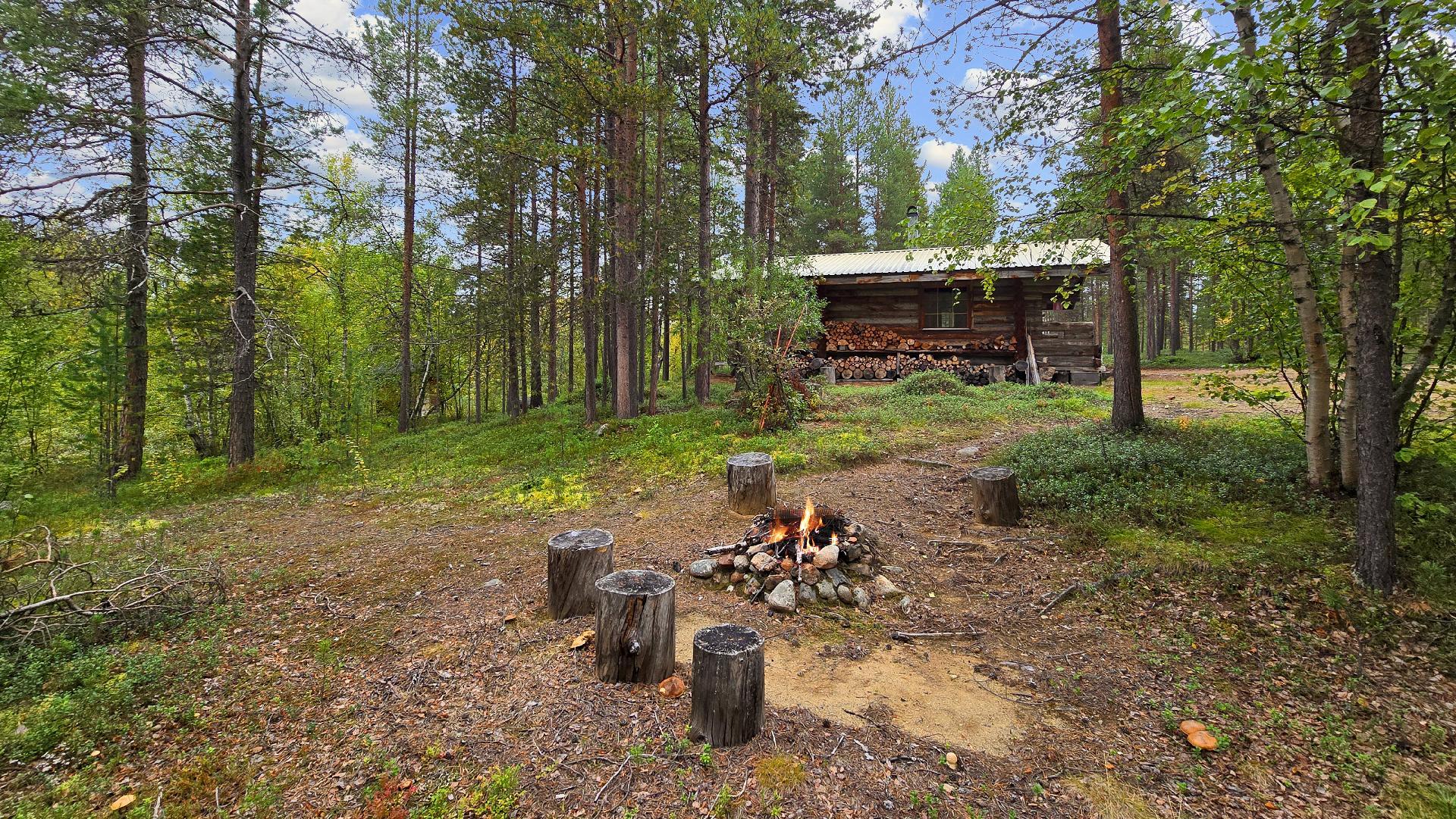 Molempien mökkien lähettyvillä omat tulistelupaikat