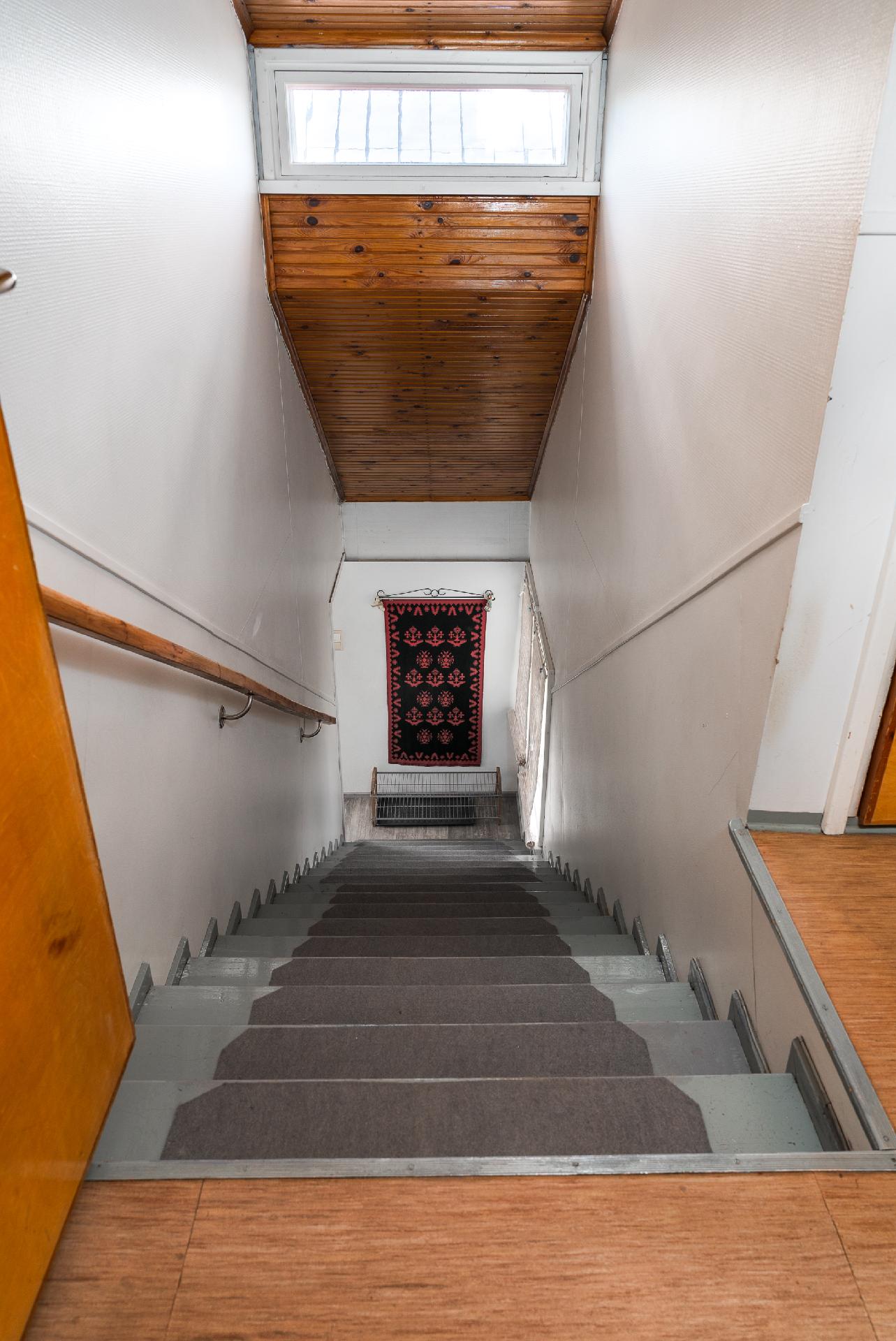 Portaikko yläkerrasta