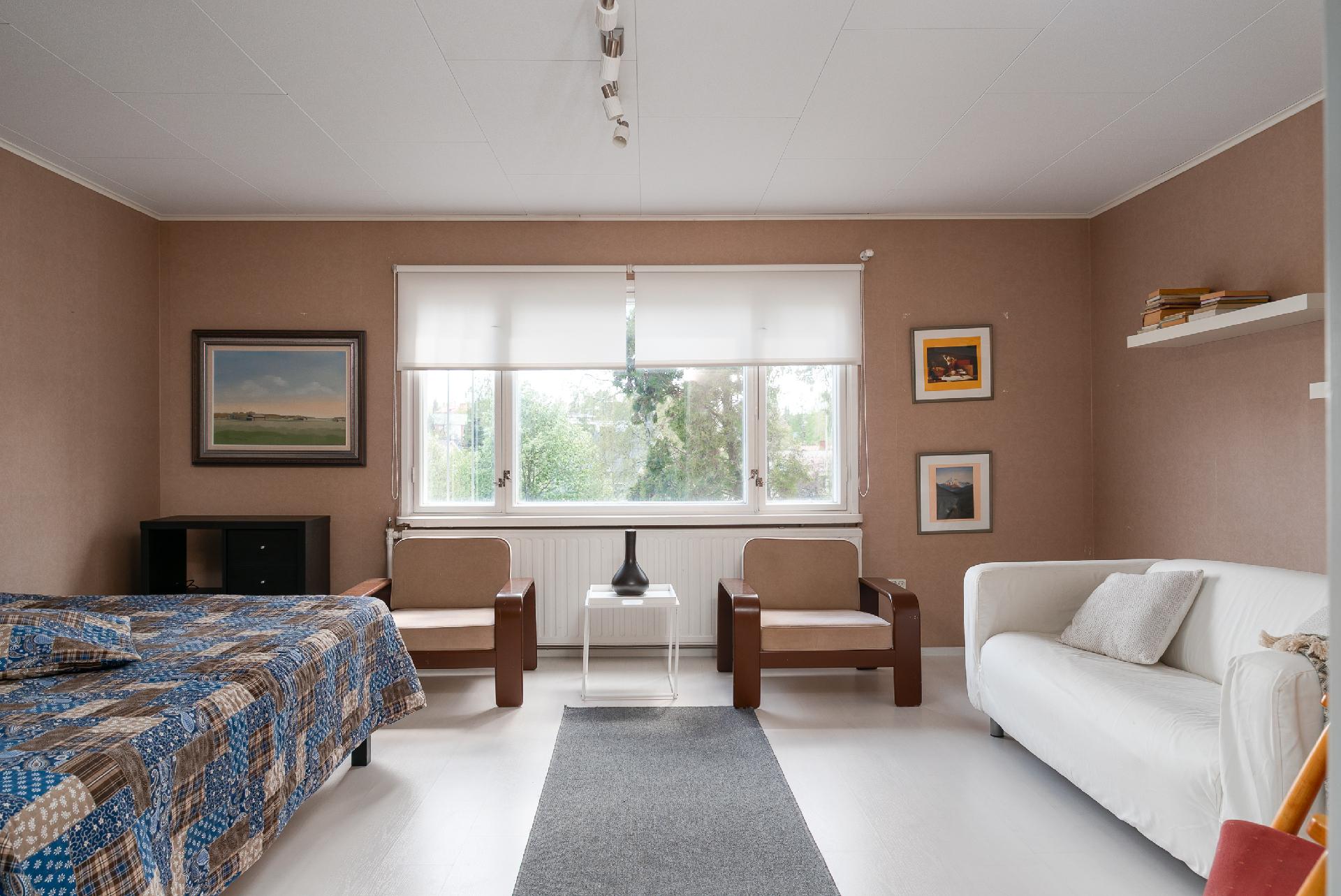 Yläkerran makuuhuone