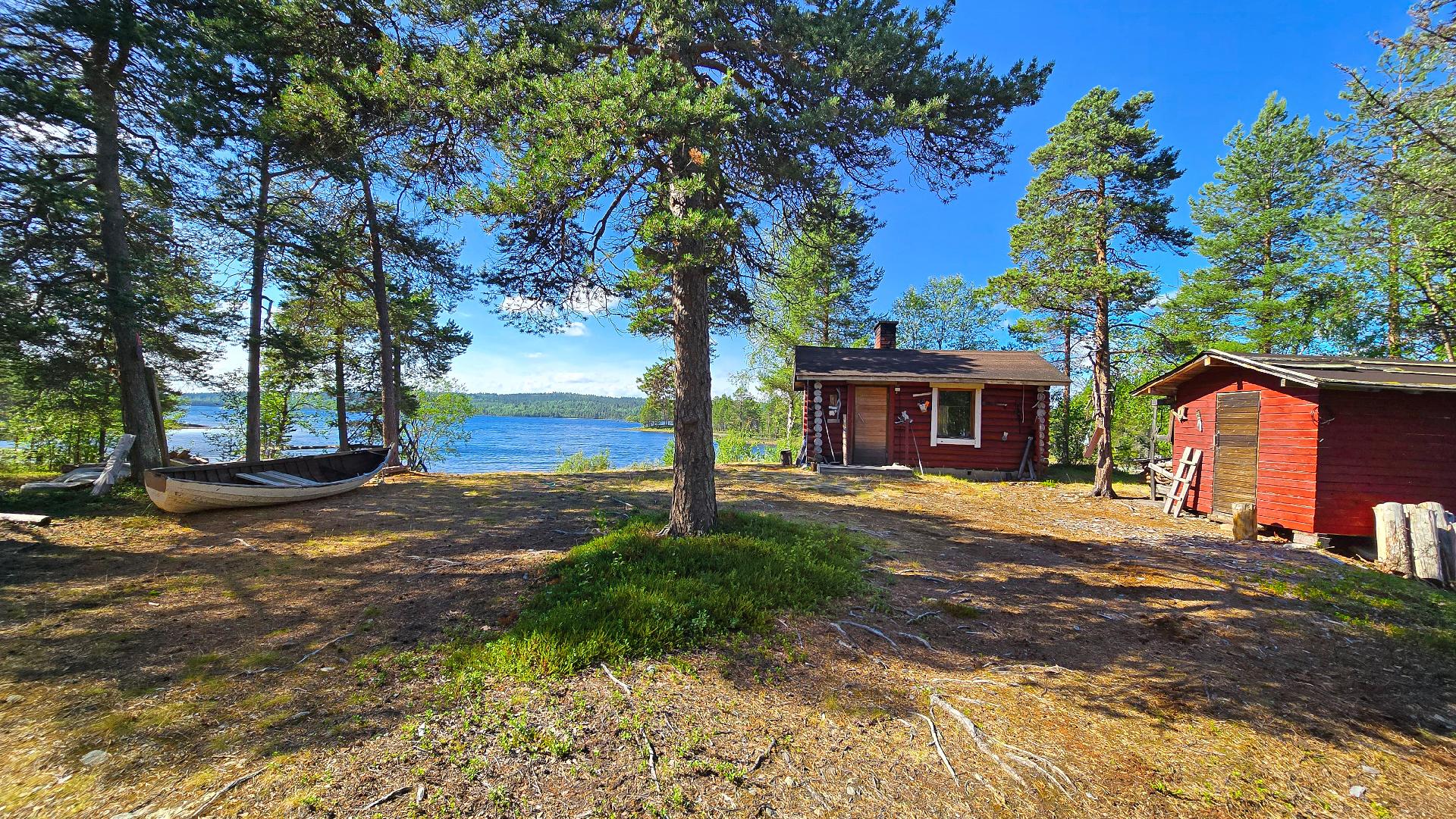 Ulkosauna ja varasto/puuliiiteri