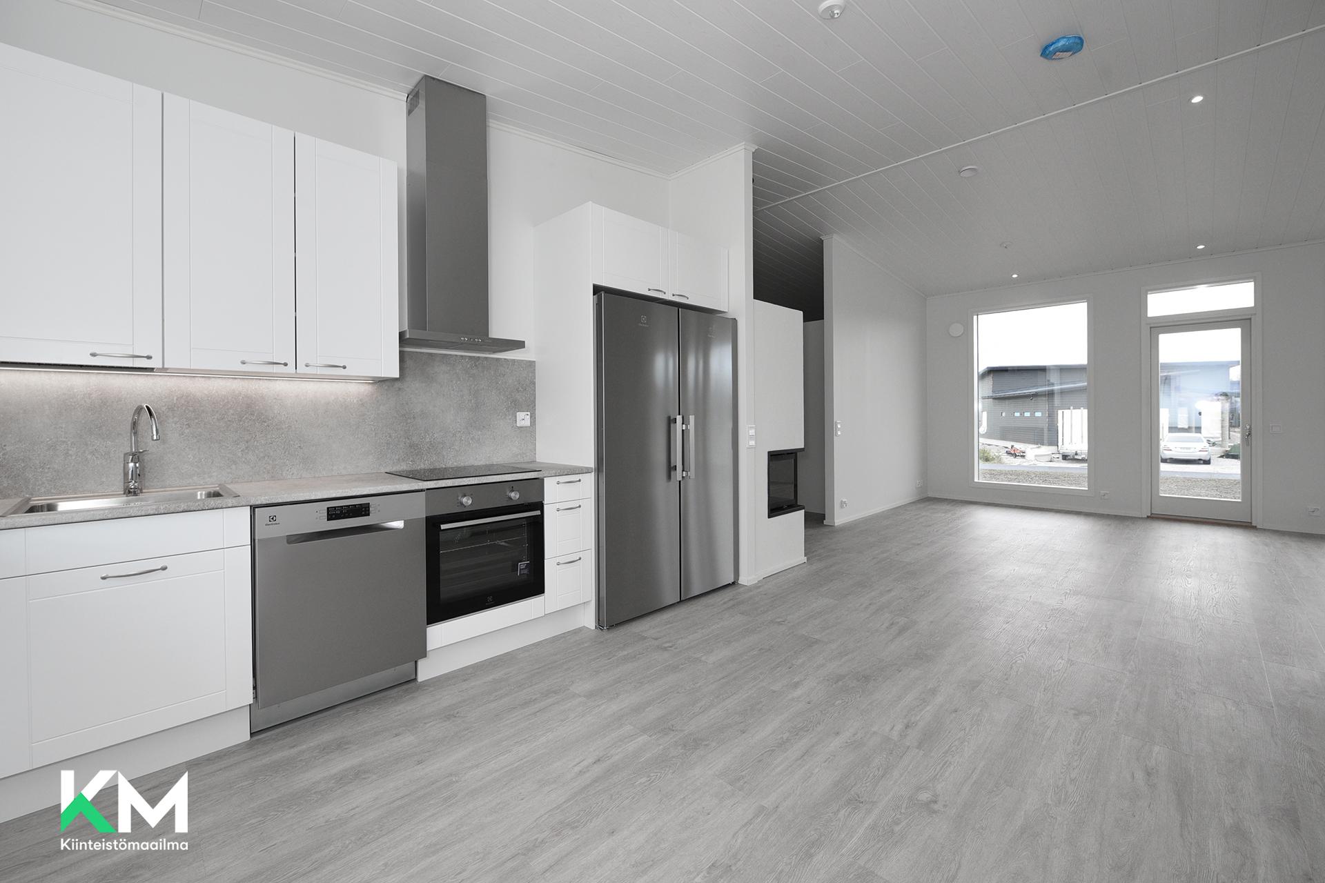 Keittiö ja olohuone