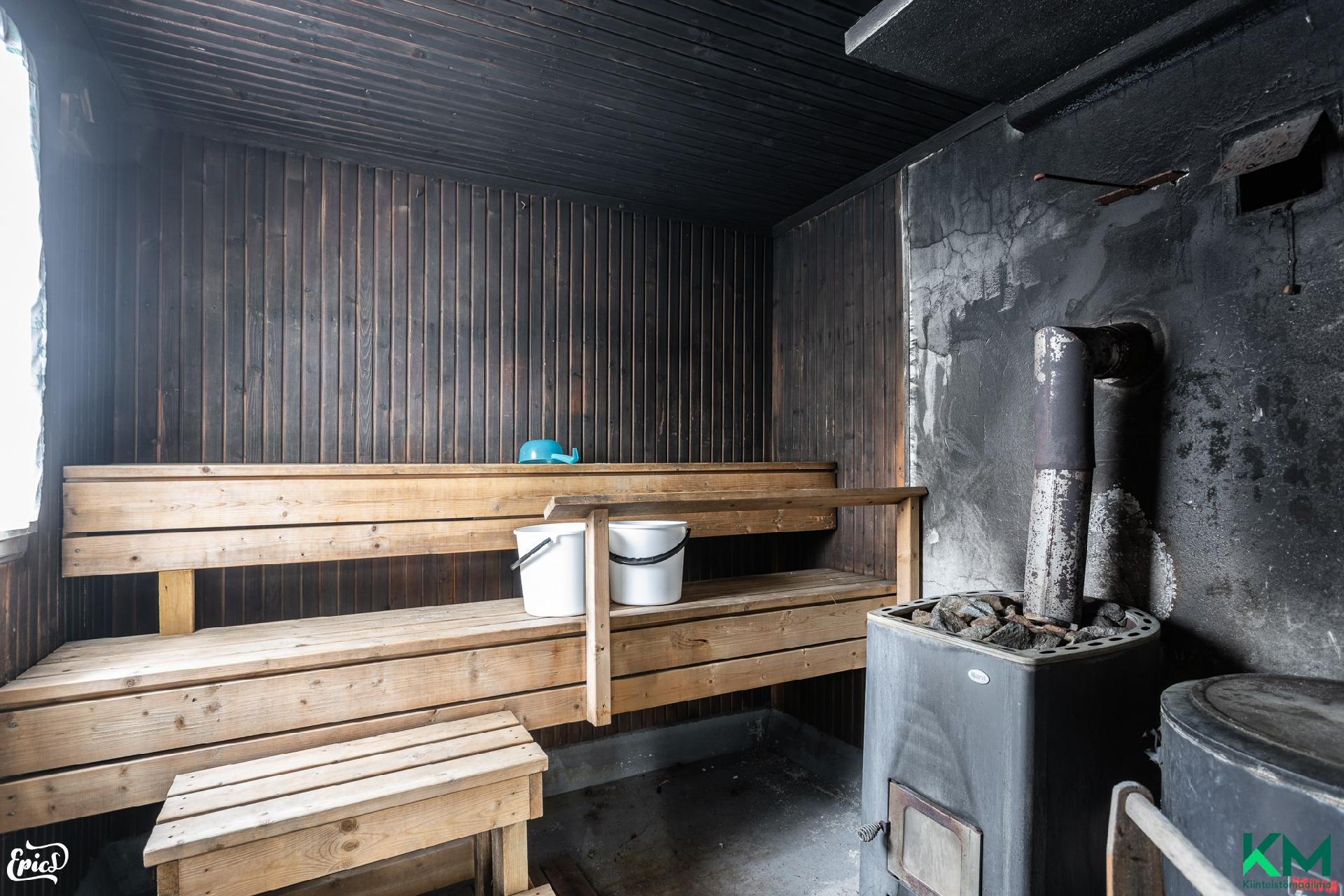 Pihasauna puulämmitys