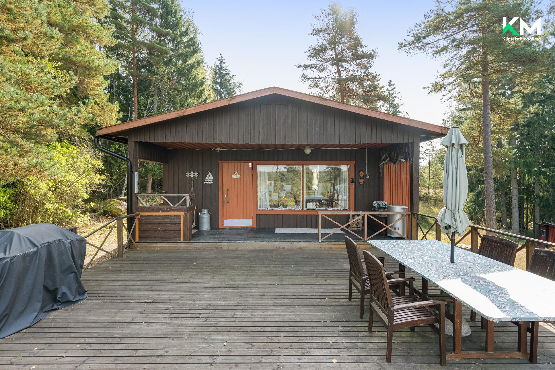 Aurinkoinen 46m2 terassi