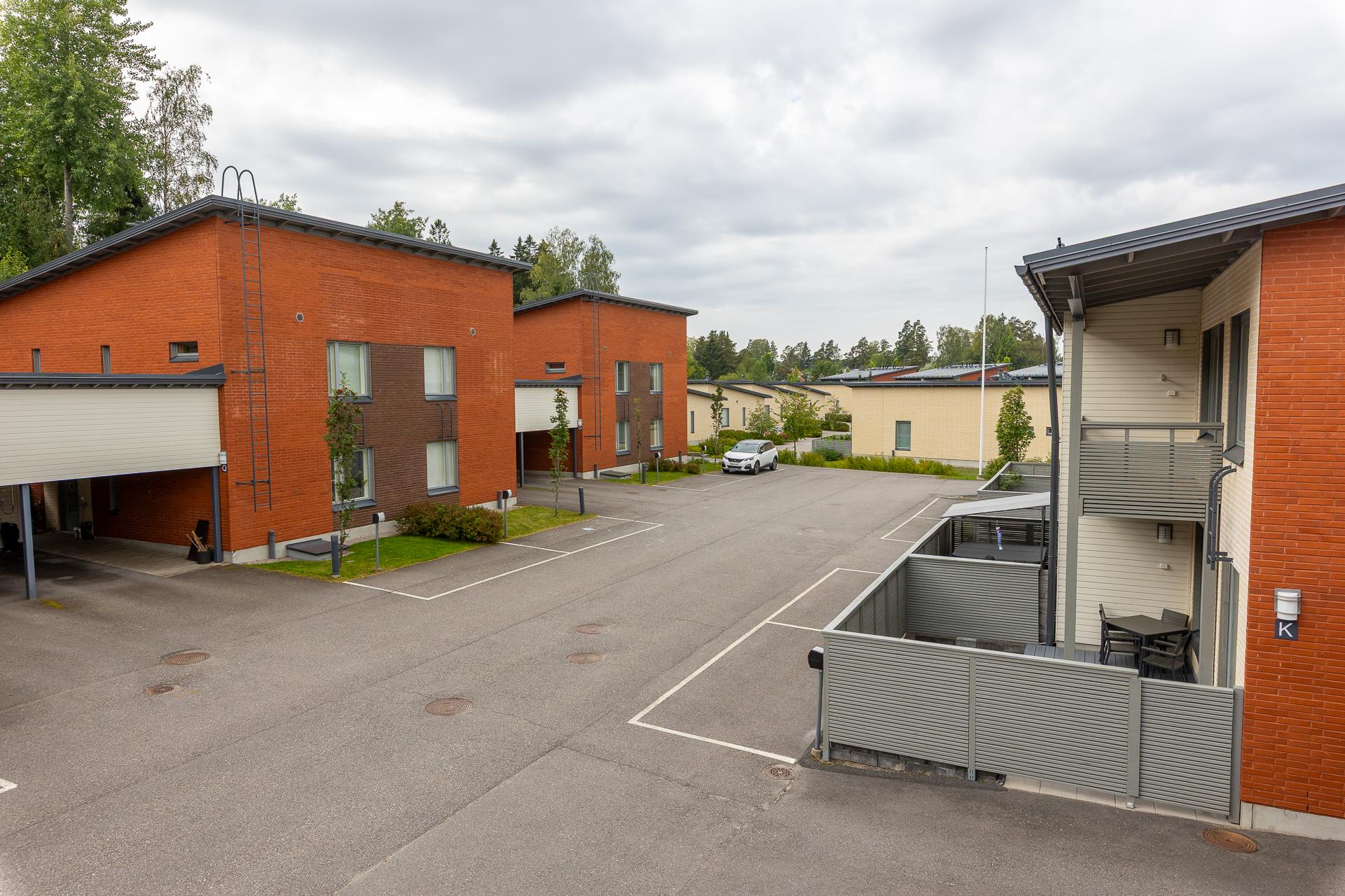 Näkymä parvekkeelta lounaan suuntaan