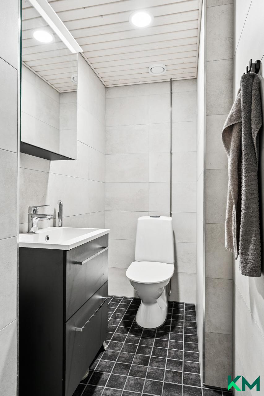 Lavakatu 8, Postipuisto, Helsinki