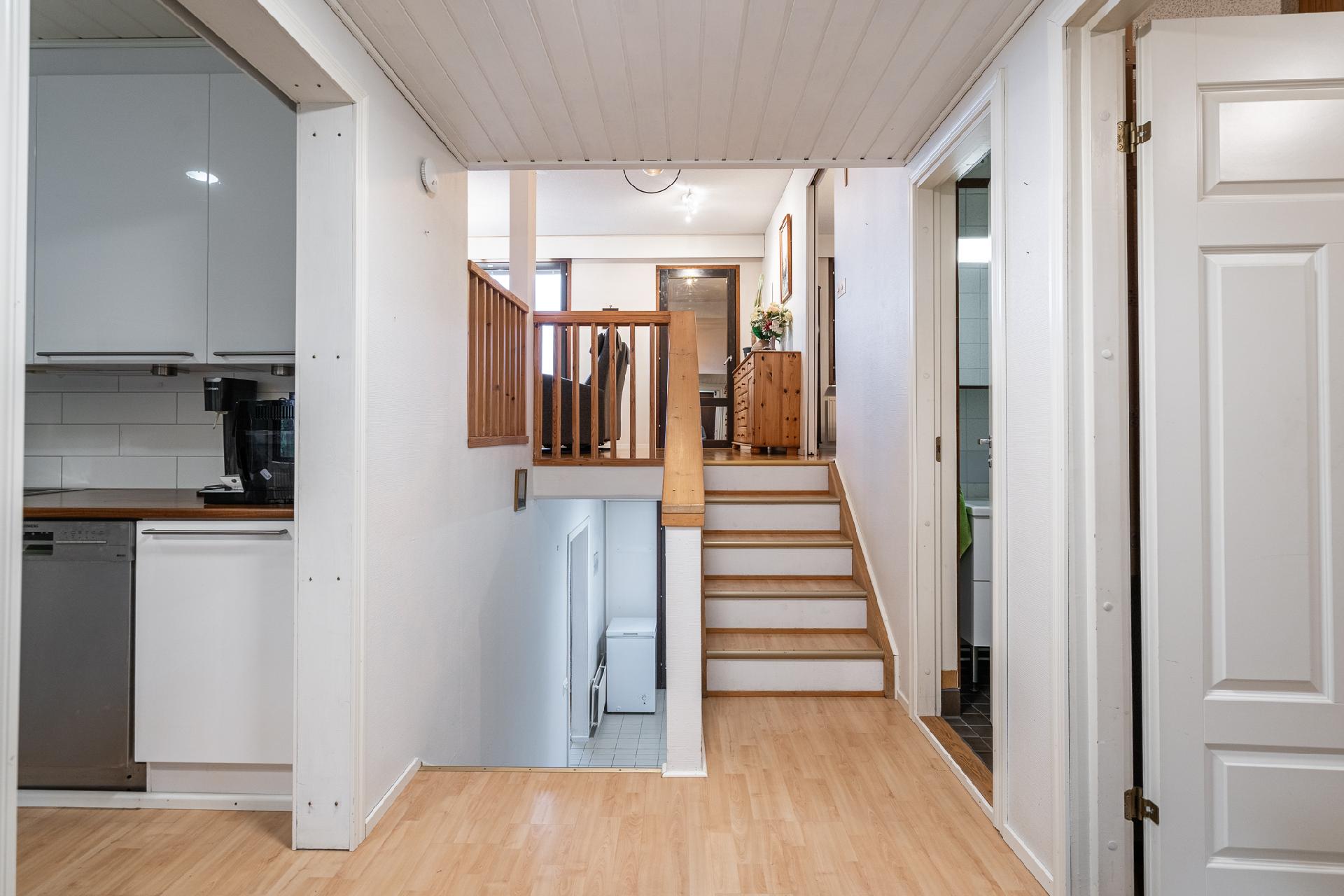 Kulku ylä- ja alakertaan