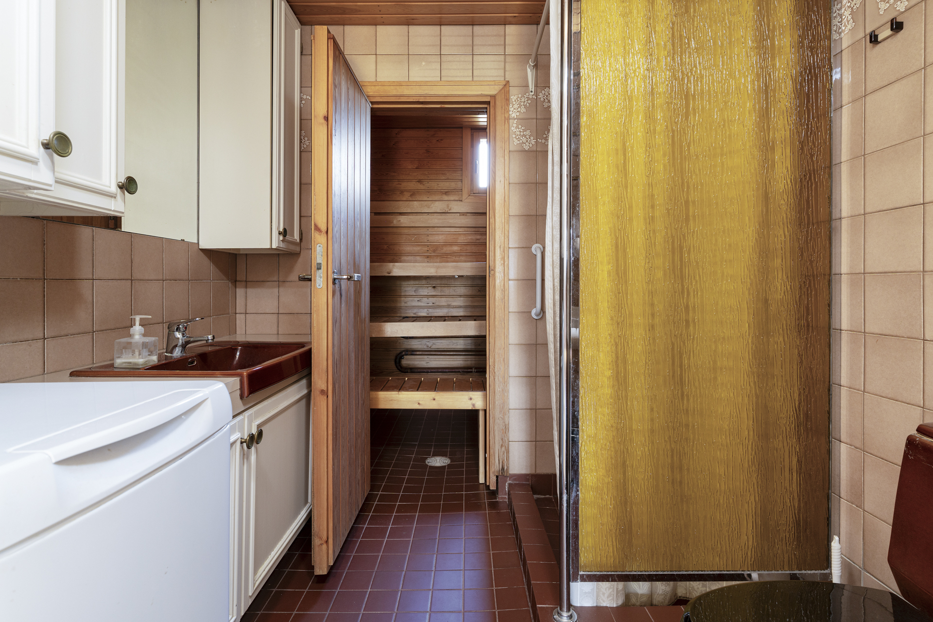 Pesuhuone ja sauna