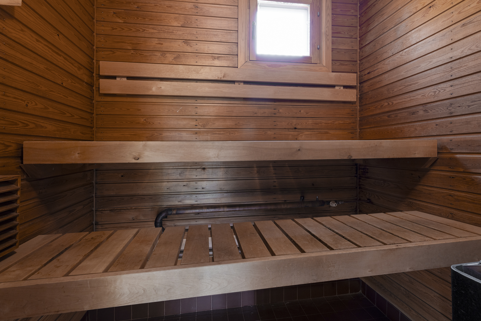 Huoneiston ikkunallinen sauna