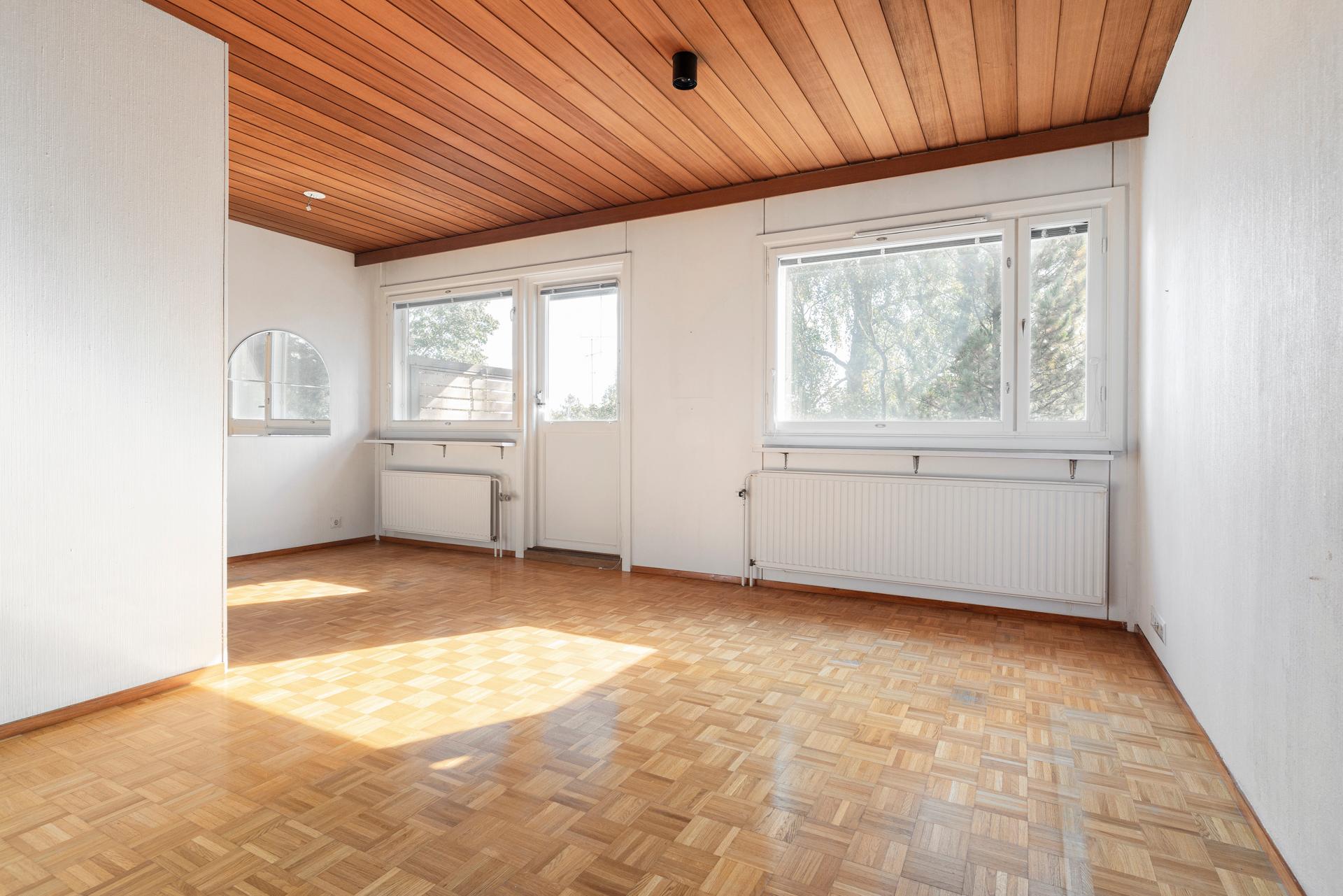 Olohuone ja ruokailutila