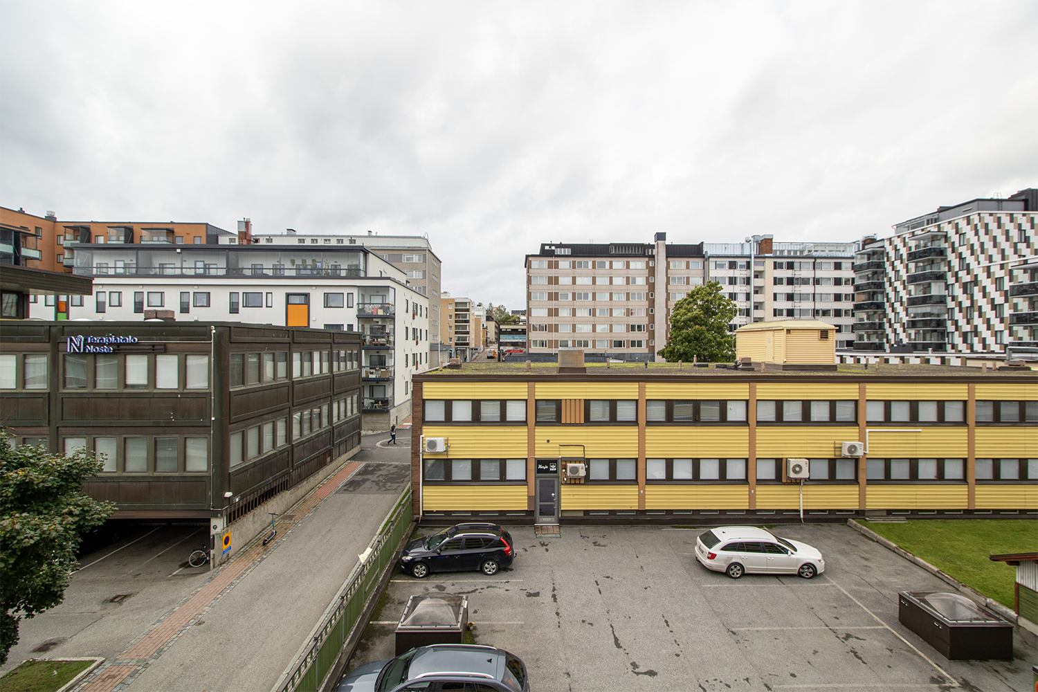 Näkymät parvekkeilta.