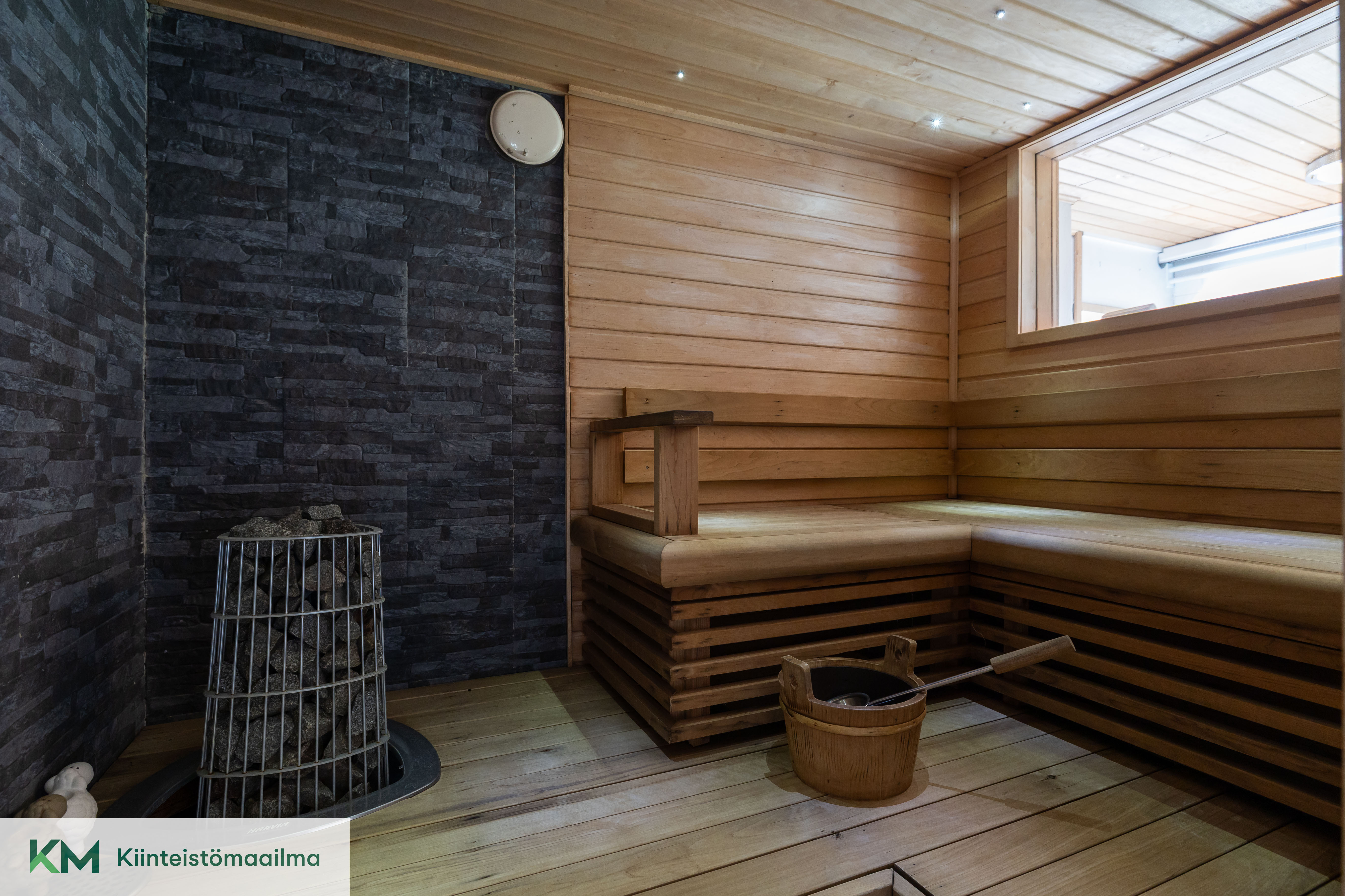 Saunassa on sähkökiuas