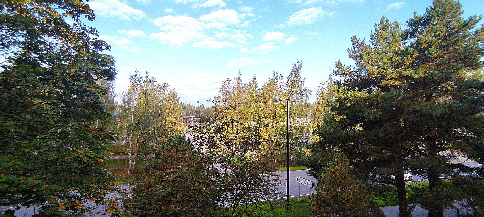 Näkymä parvekkeelta Myyrmäen urheilupuistoon