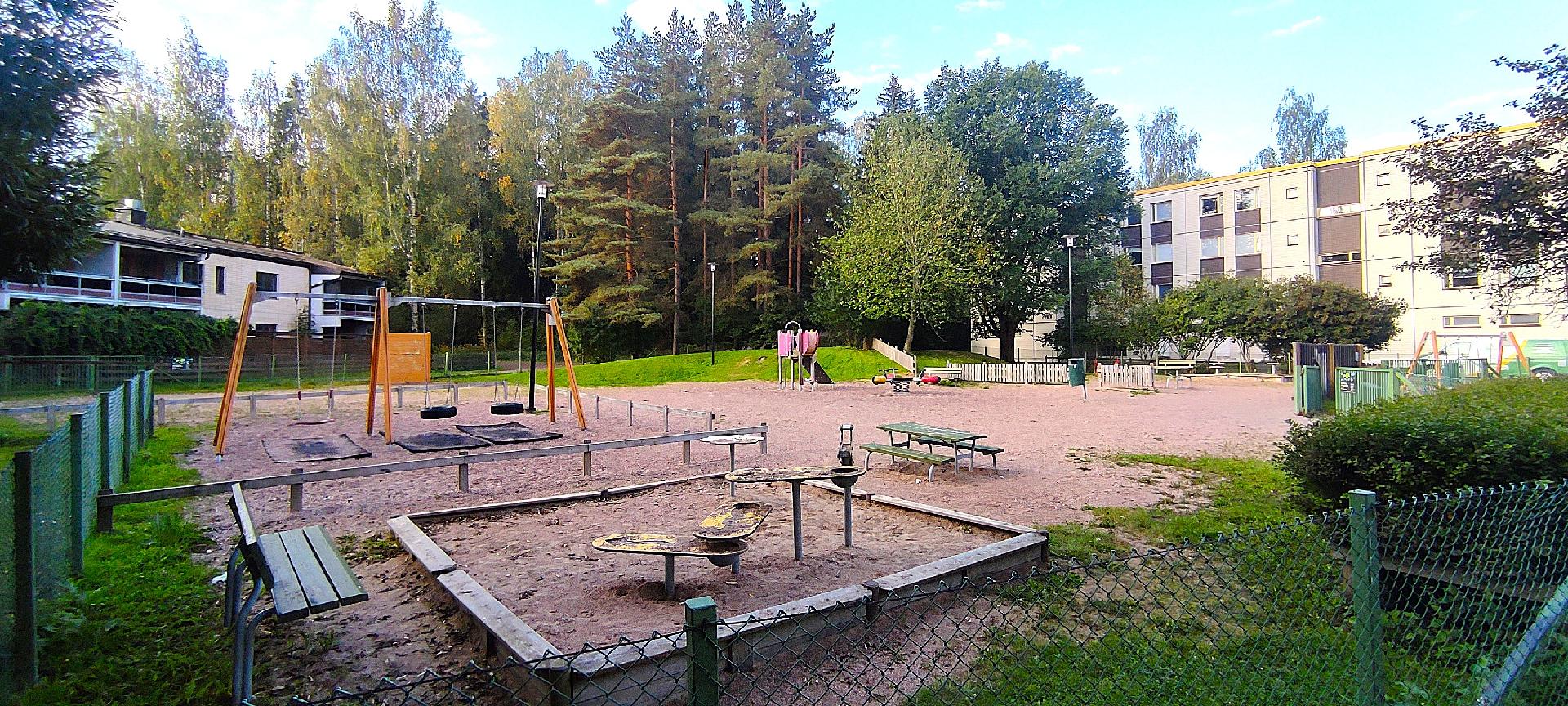 Vieressä oleva leikkipuisto