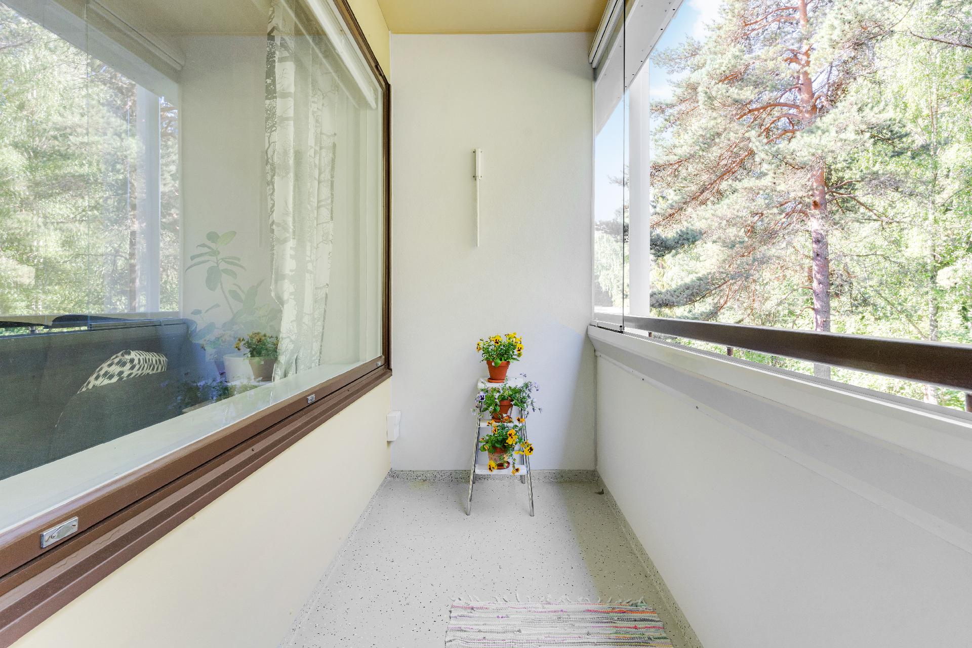 Lasitettu länsiparveke