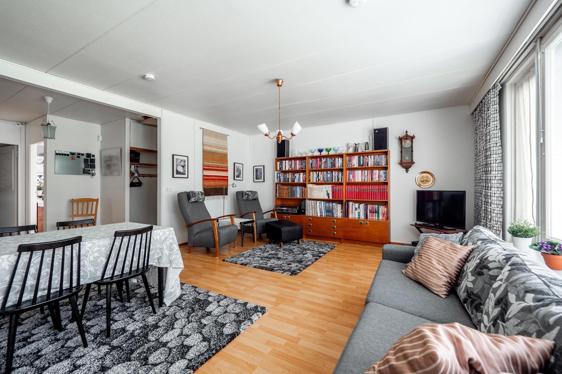 Emäpuuntie 74, Mustasuo, Oulu