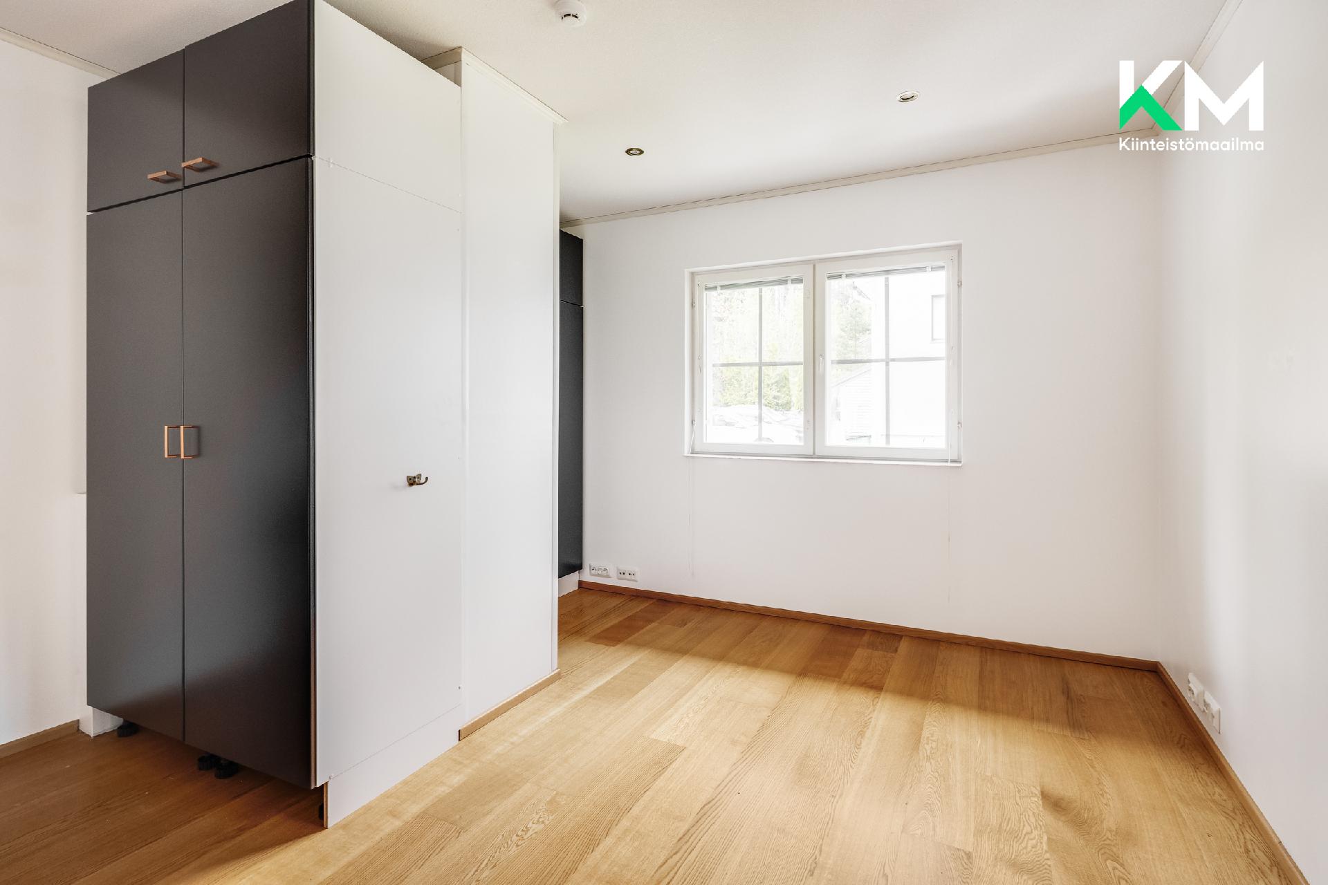 2. kerroksen makuuhuone (nro 4)