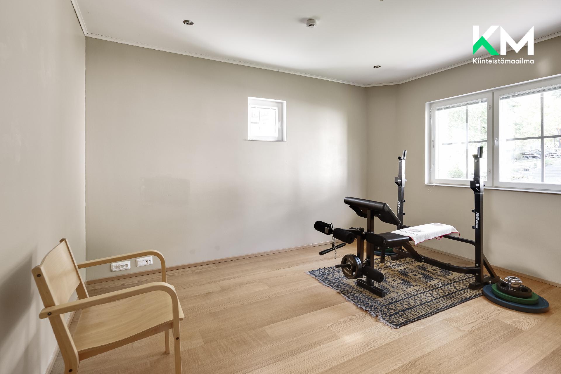 2. kerroksen makuuhuone (nro 1)