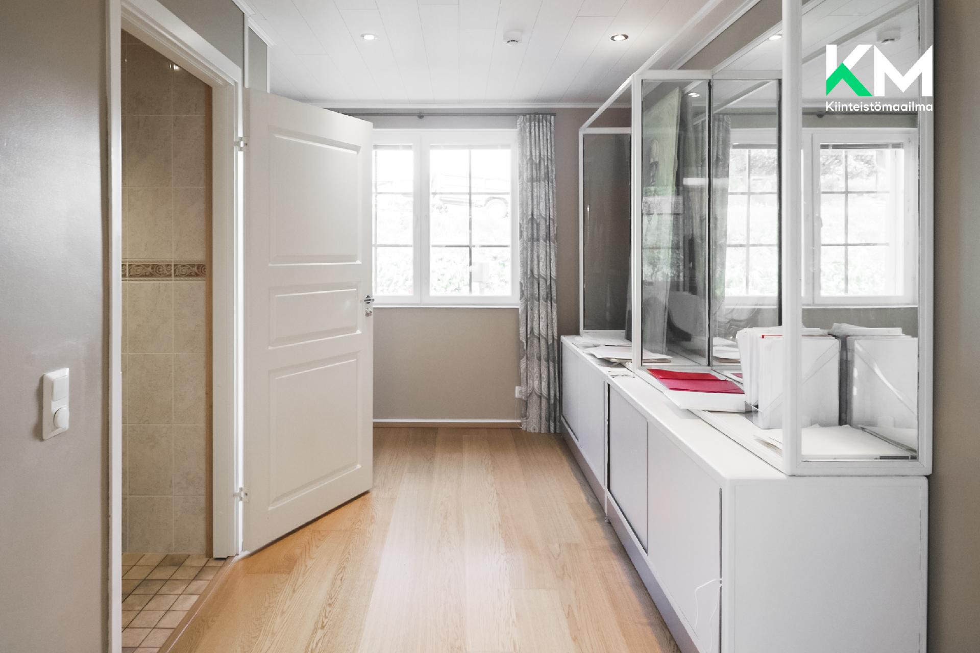 1. kerroksen makuuhuone