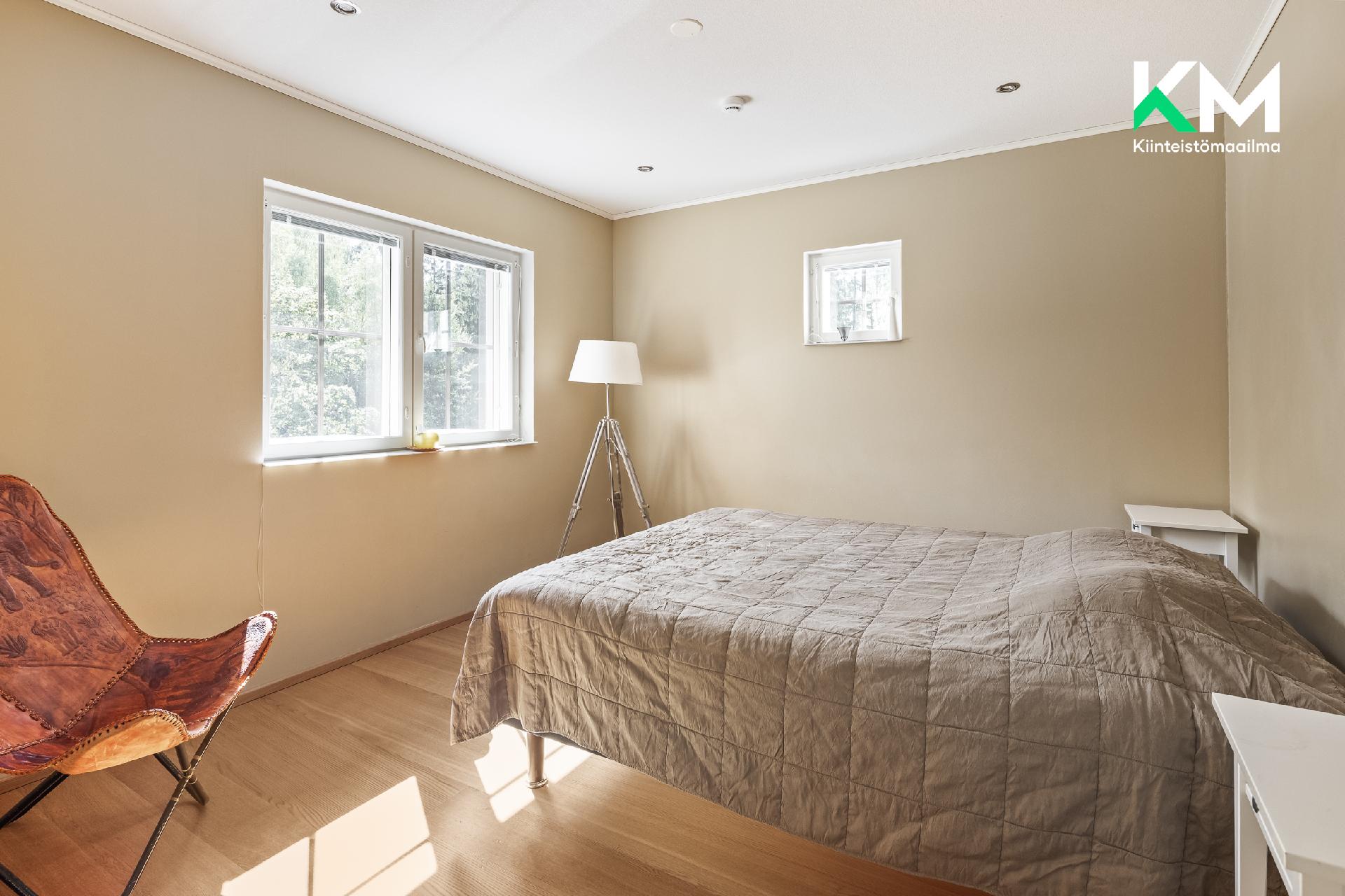 2. kerroksen makuuhuone (nro 2)