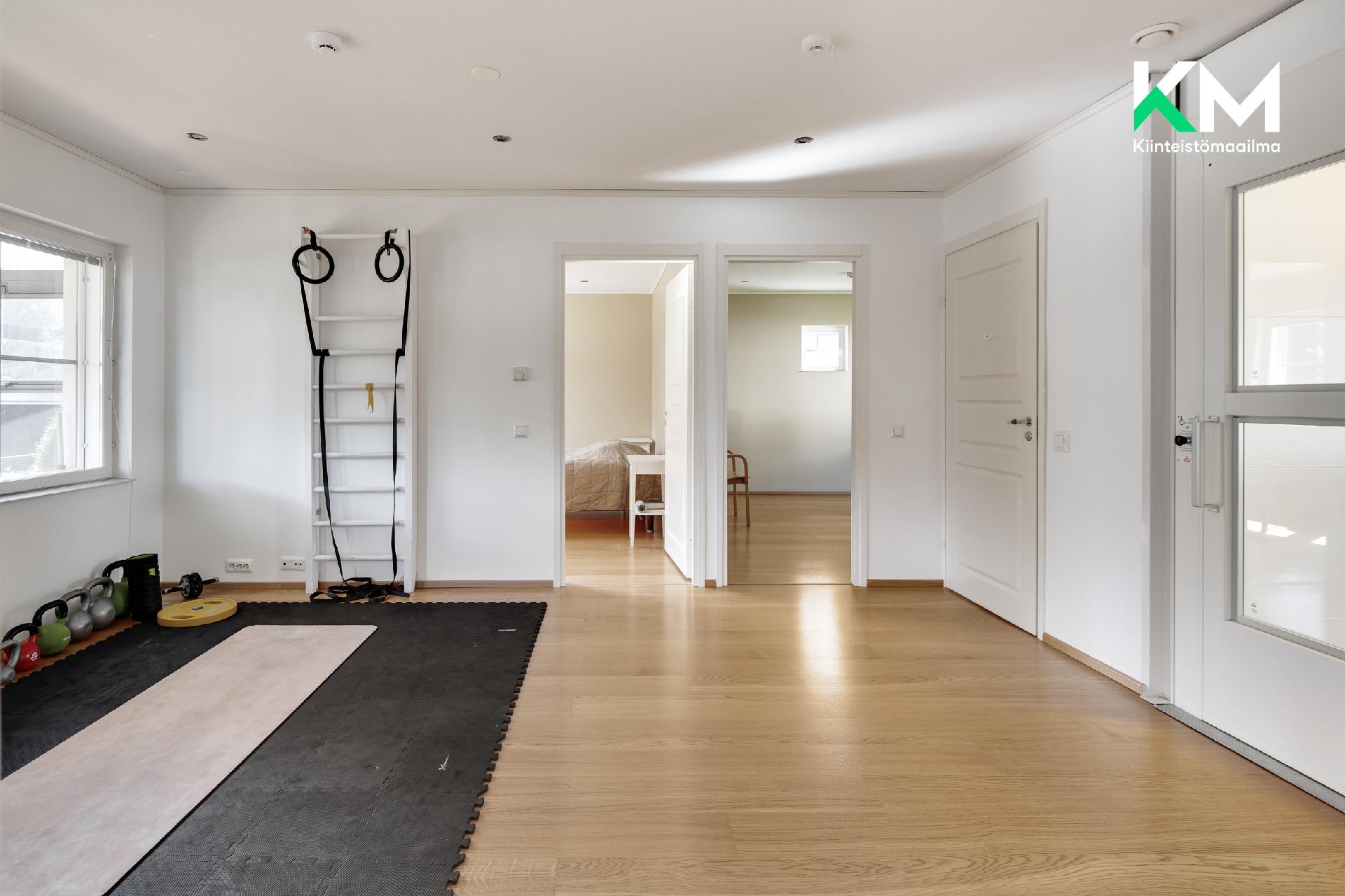 2. kerroksen aula/harrastetila