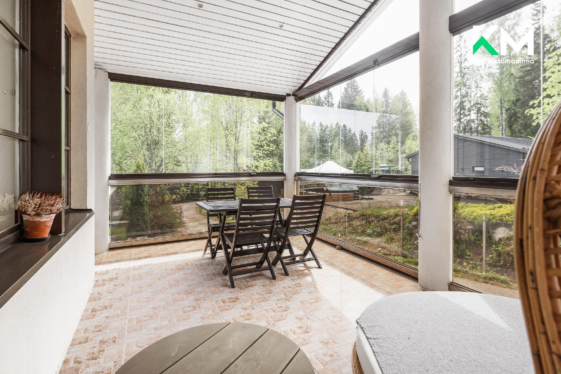 1. kerroksen lasitettu parveke