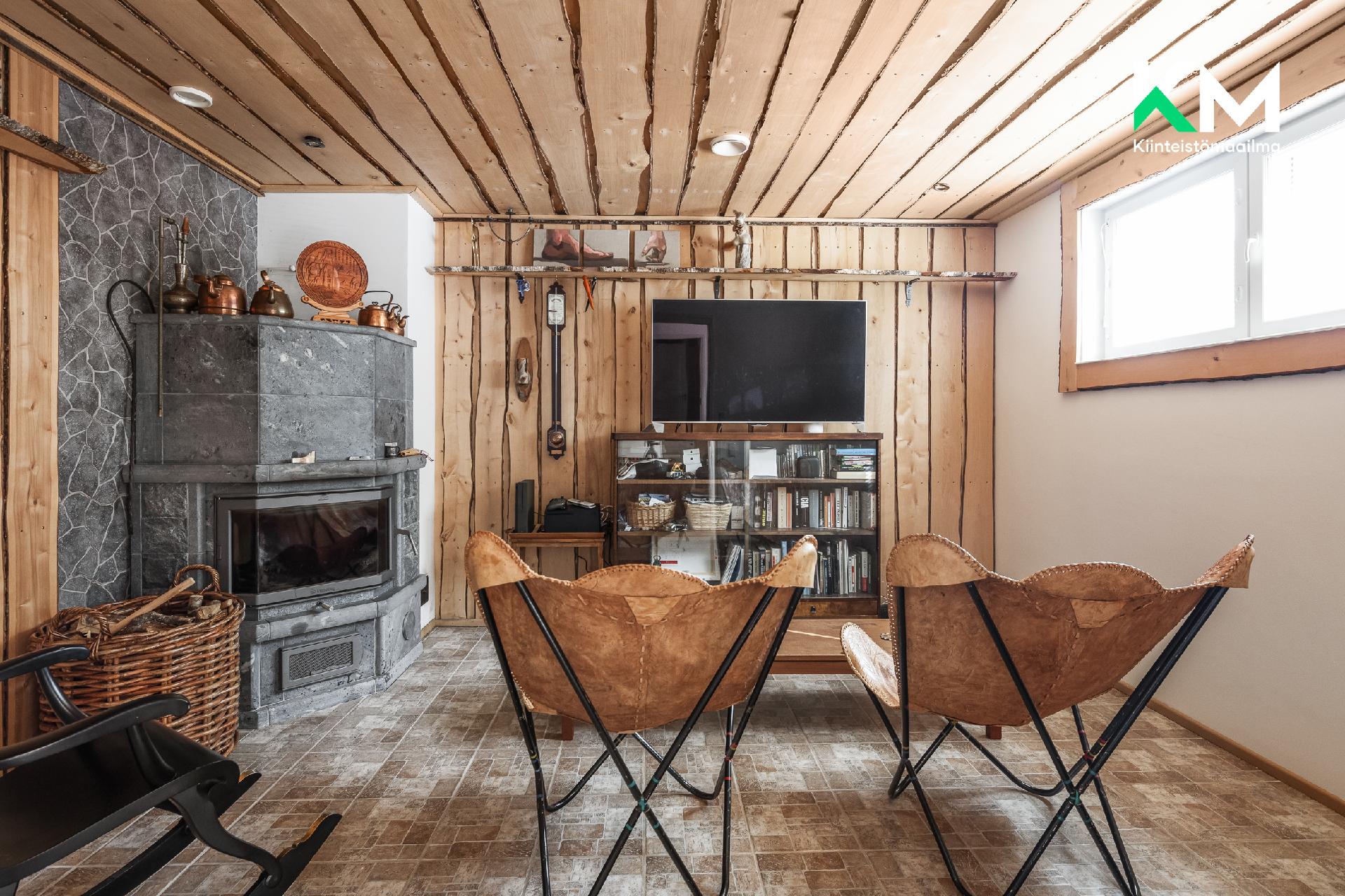 Pohjakerroksen takkahuone