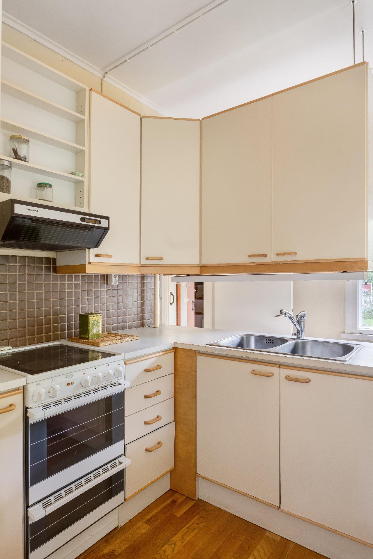 Päärakennuksen keittiö