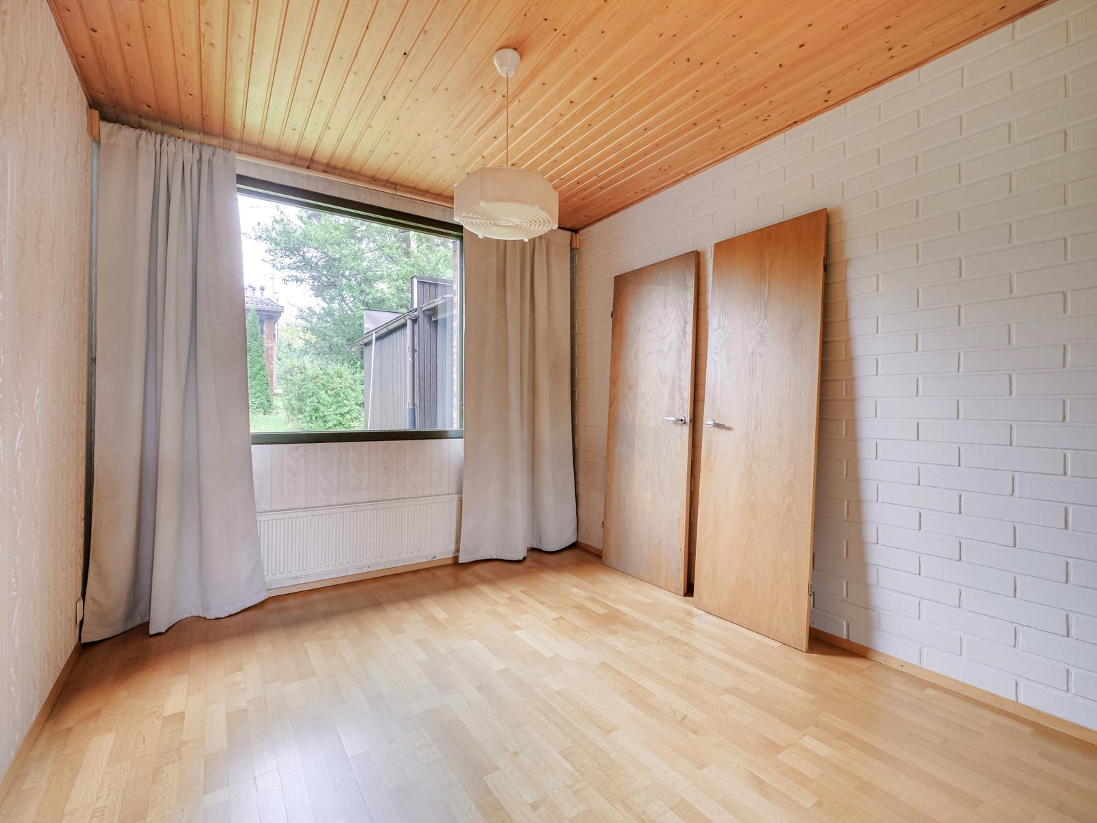 Kirvestie 32, Heikinlaakso, Helsinki