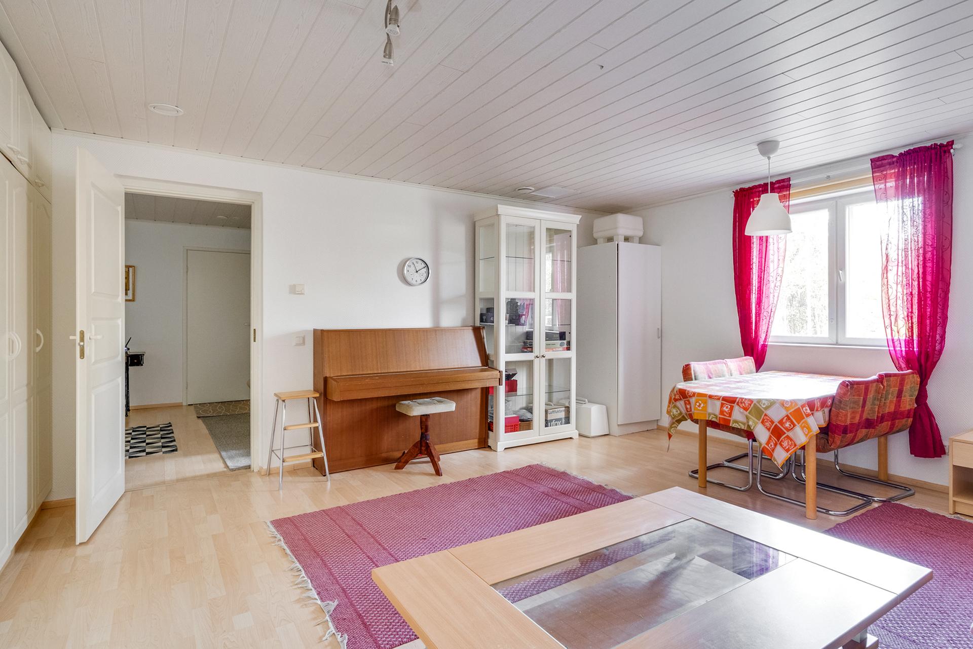 Pohjakerroksen iso MH/harrastehuone