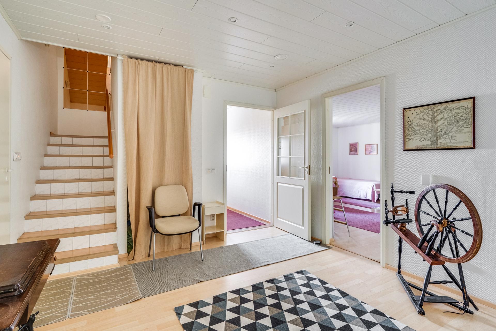 Pohjakerroksen aulatila