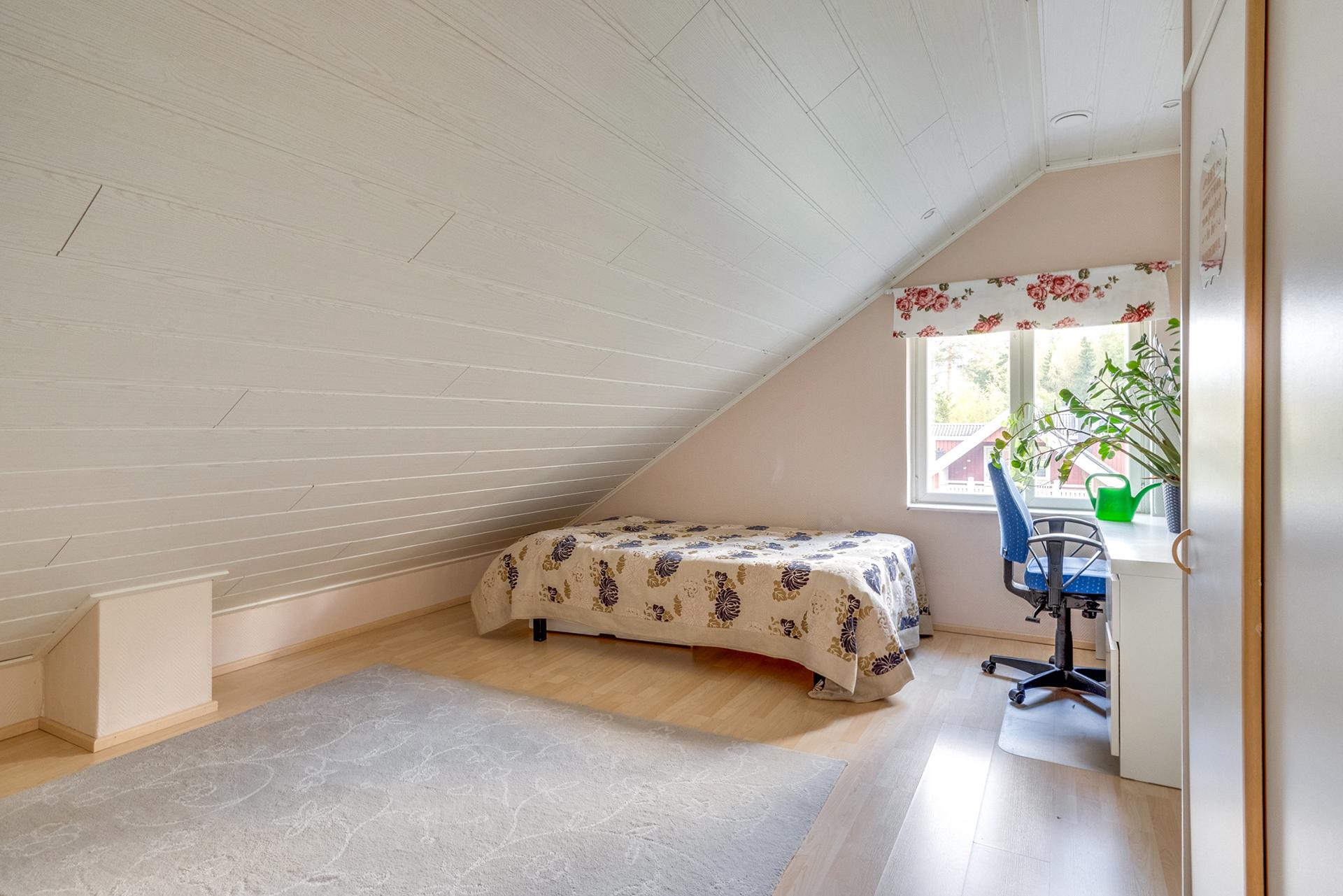 Yläkerrran makuuhuone 3