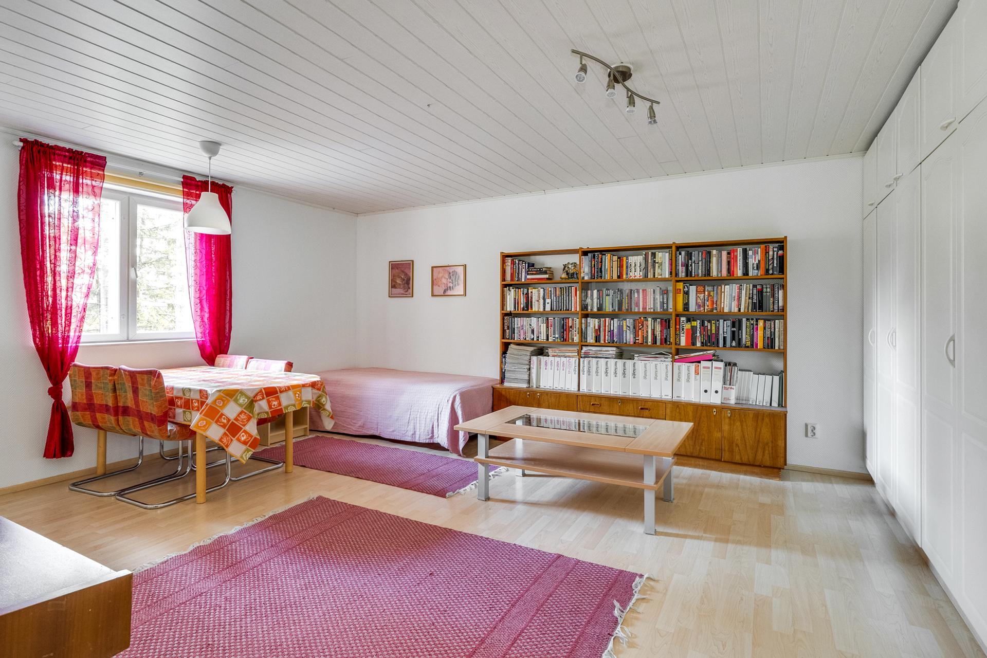 Pohjakerroksen iso MH/harrastehuone