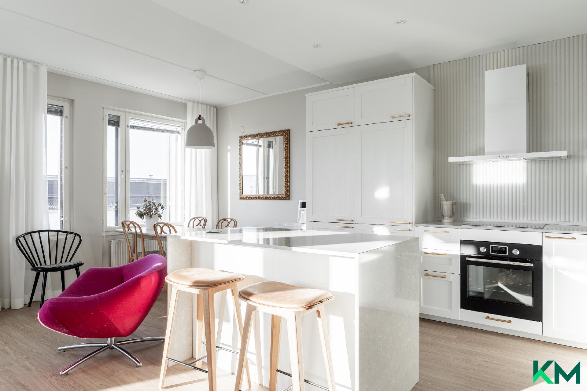 Upeasti remontoitu keittiö