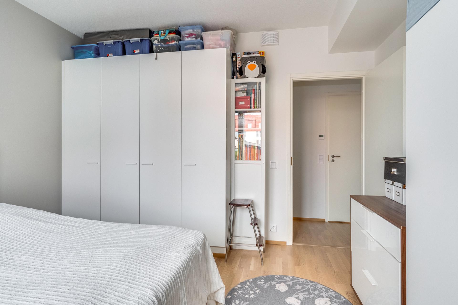 Päämakuuhuone 1, kaapisto