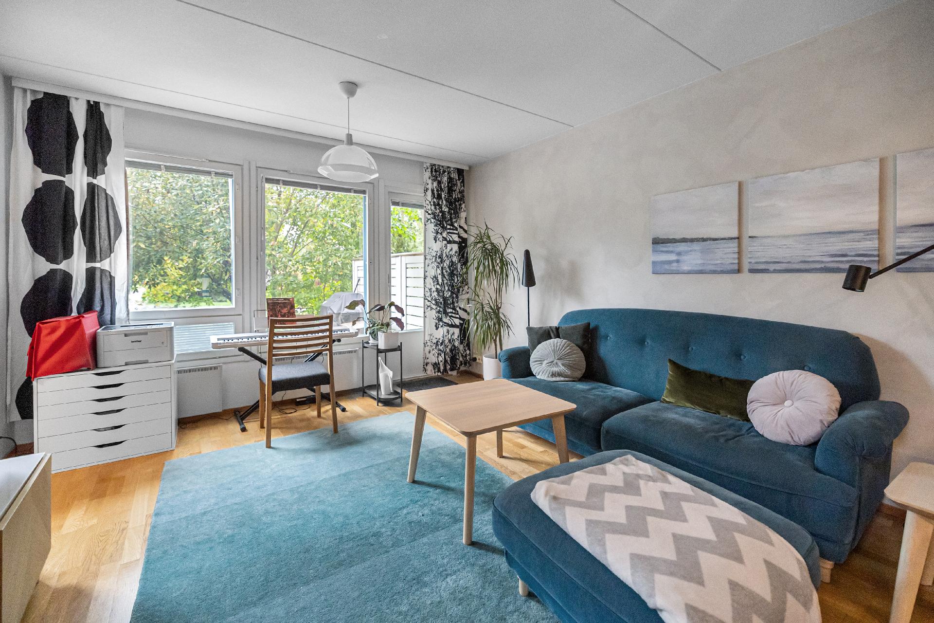 Olohuoneesta on käynti terassille