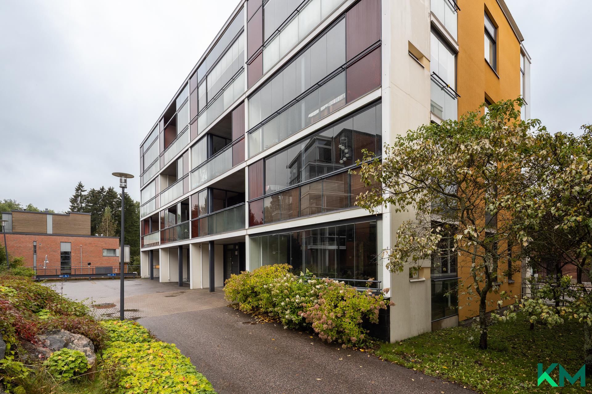 Talon julkisivu sisäpihan puolelta