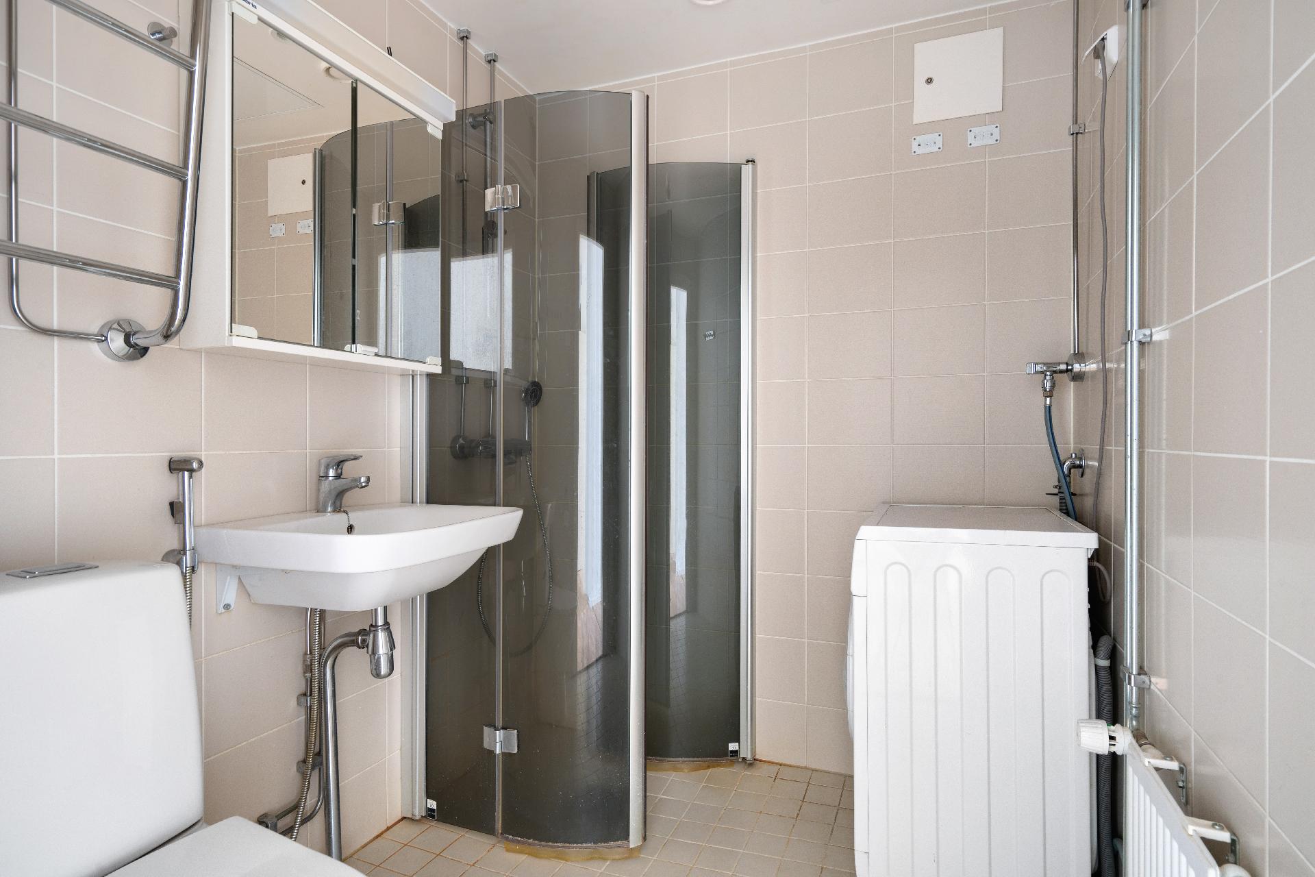 Kylpyhuone remontoitu 