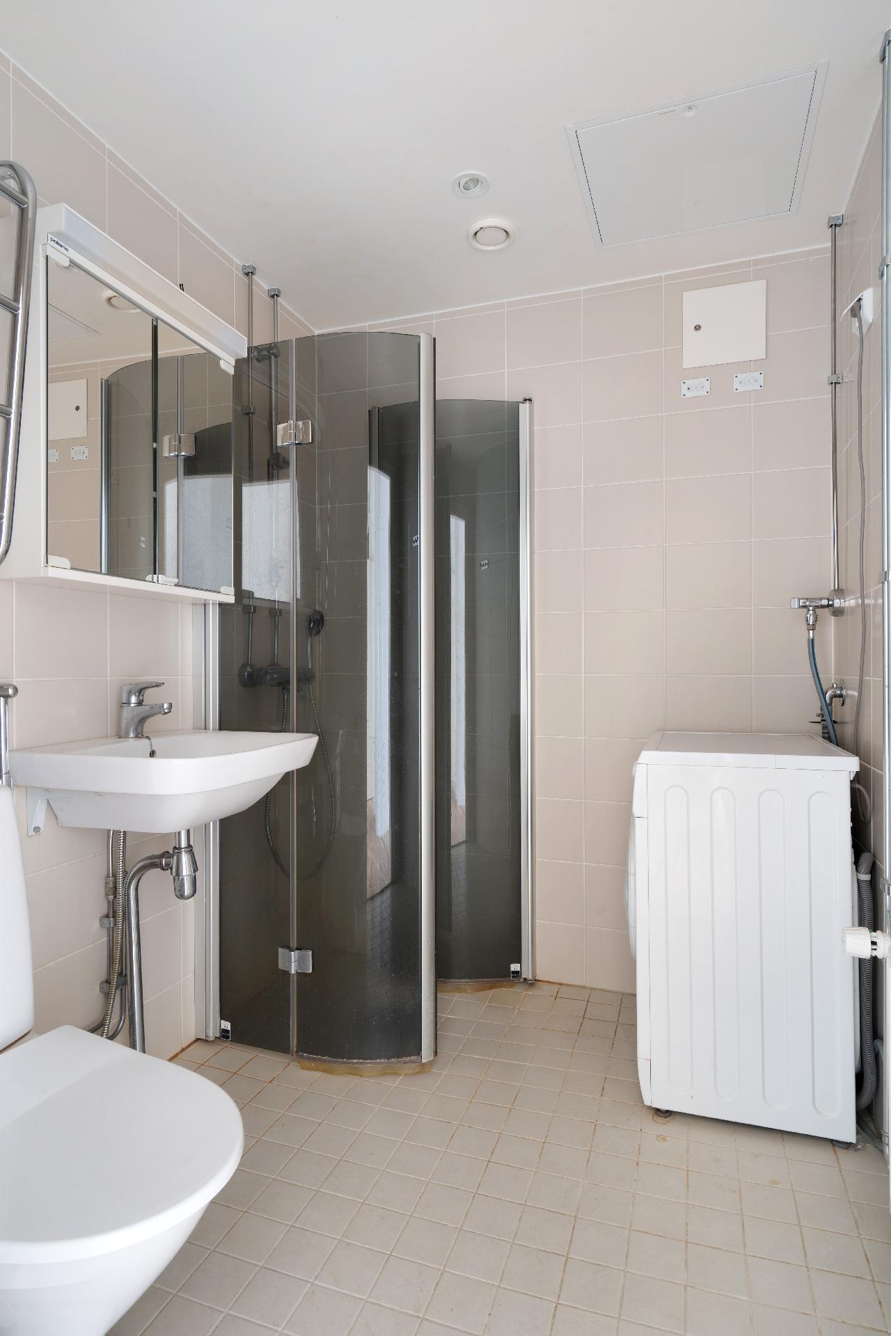 Remontoitu kylpyhuone