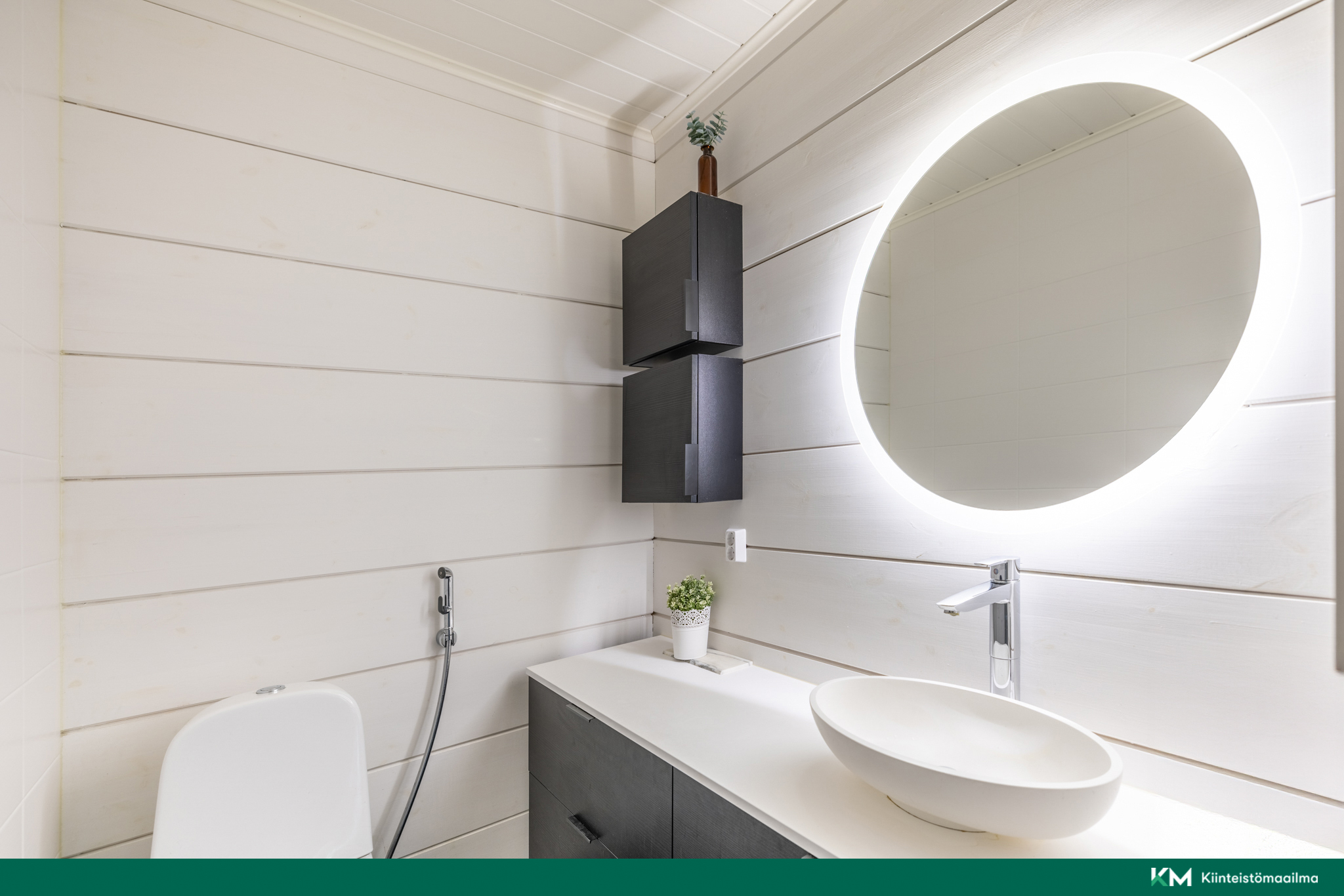 Alakerran erillinen wc