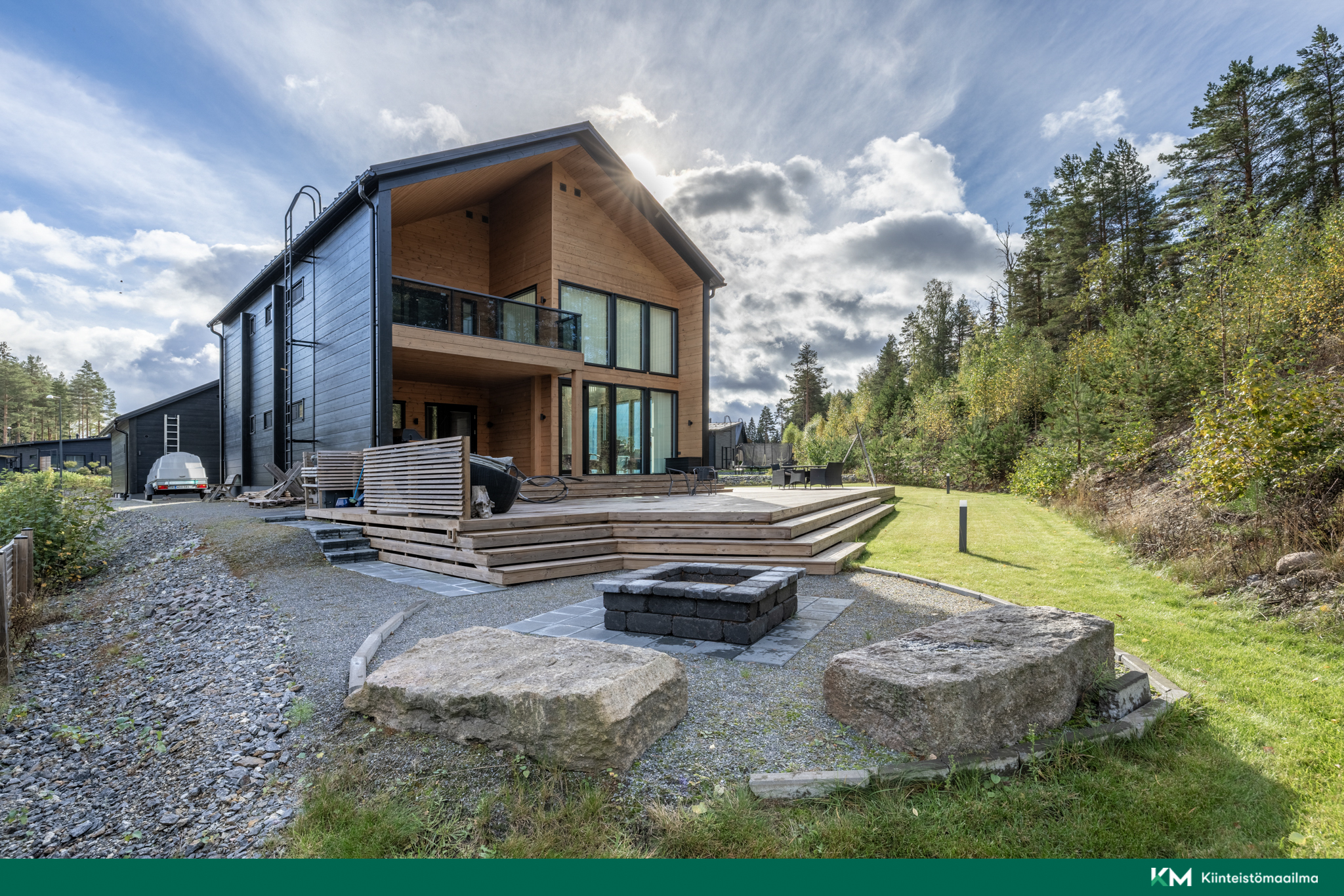 Takapihalla kiva nuotiopaikka