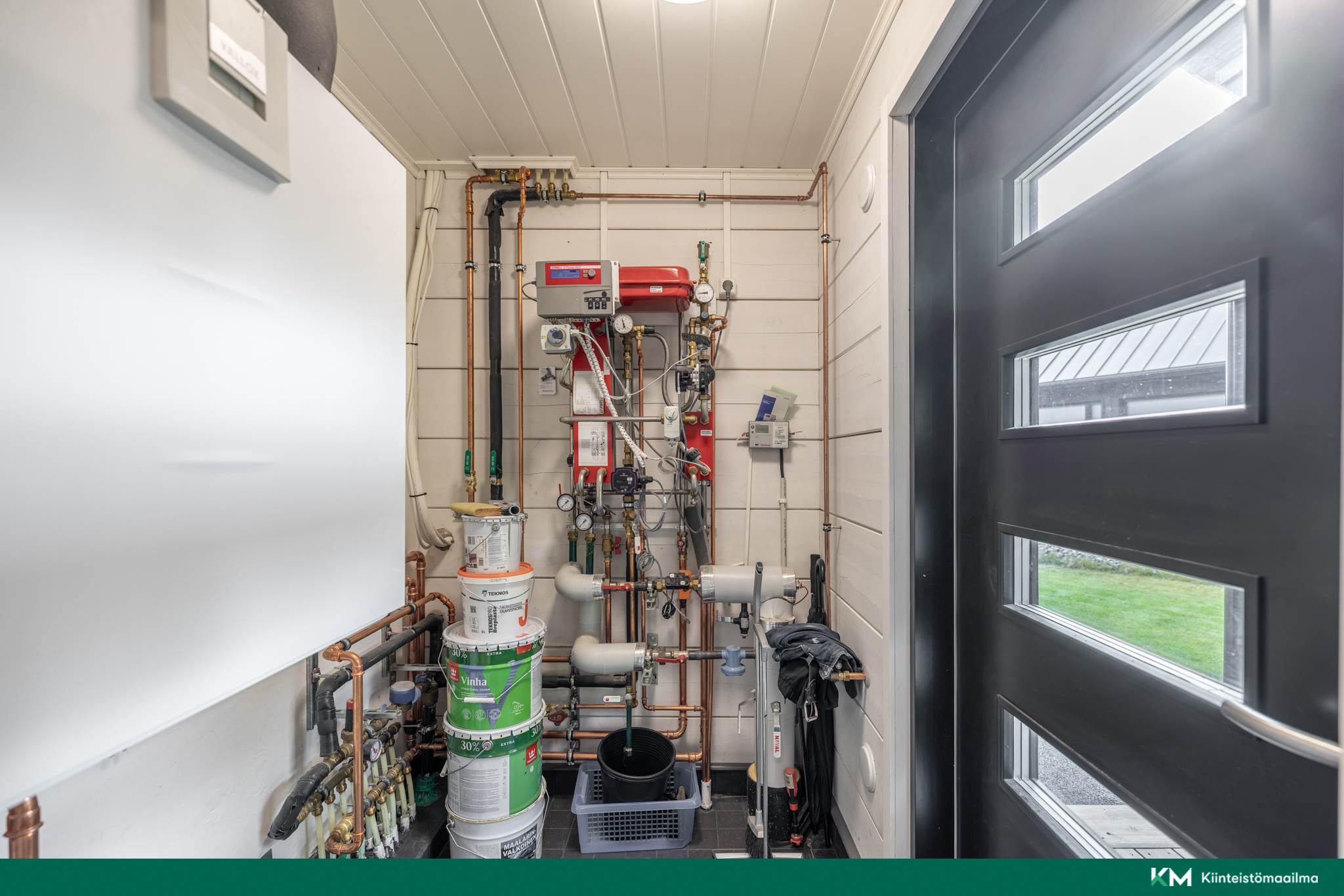 Tekninen tila eteisen vieressä