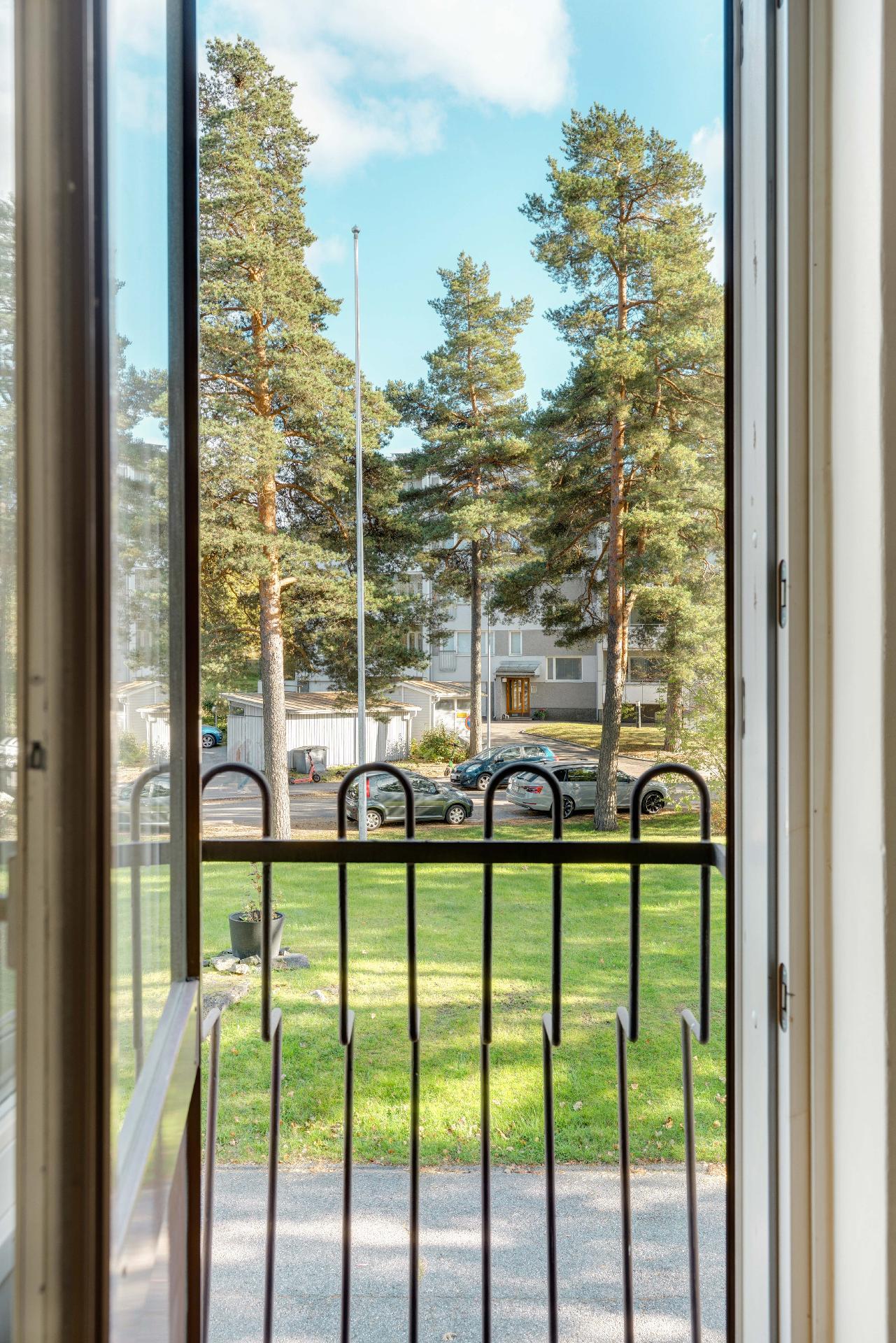 Haagan Urheilutie 18, Etelä-Haaga, Helsinki