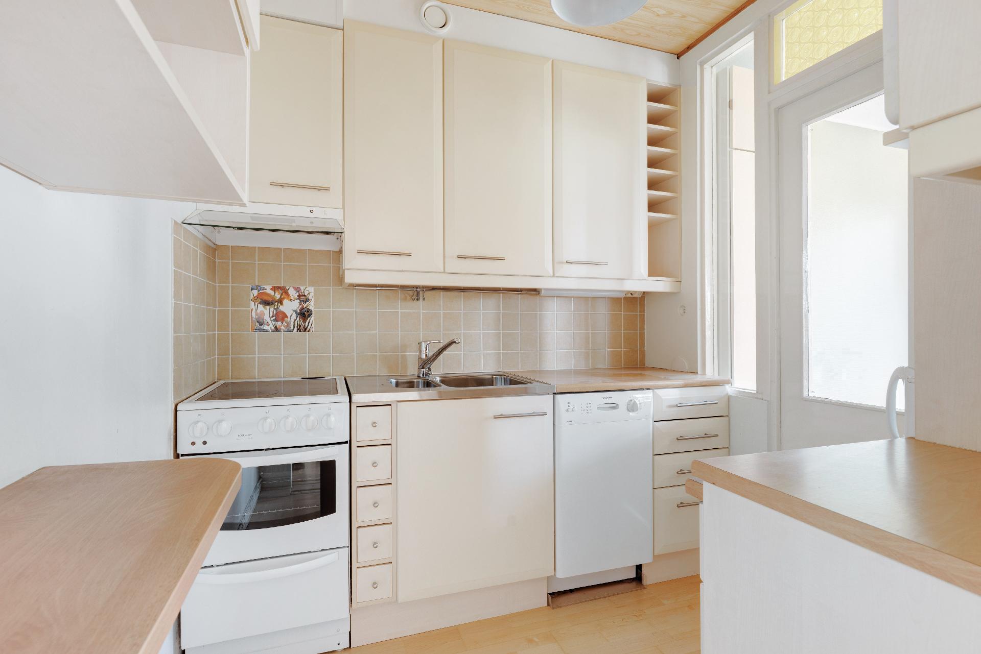 Haagan Urheilutie 18, Etelä-Haaga, Helsinki