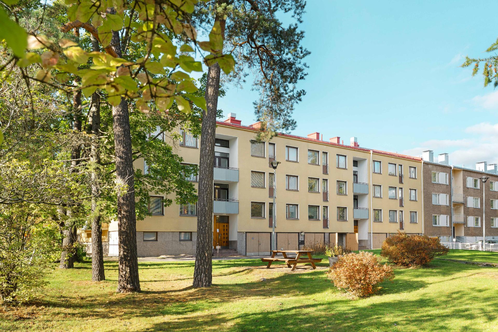 Haagan Urheilutie 18, Etelä-Haaga, Helsinki
