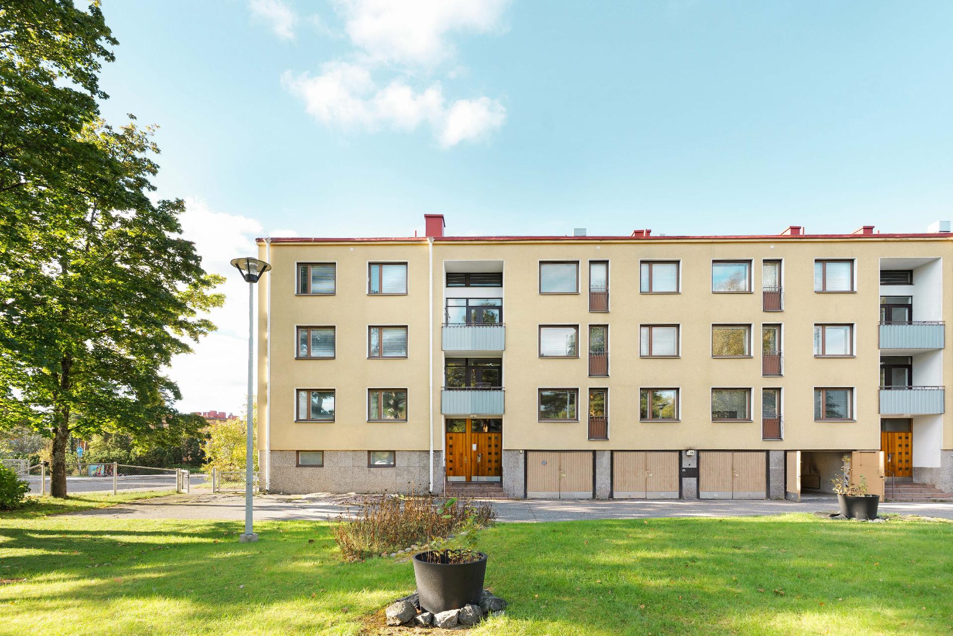 Haagan Urheilutie 18, Etelä-Haaga, Helsinki