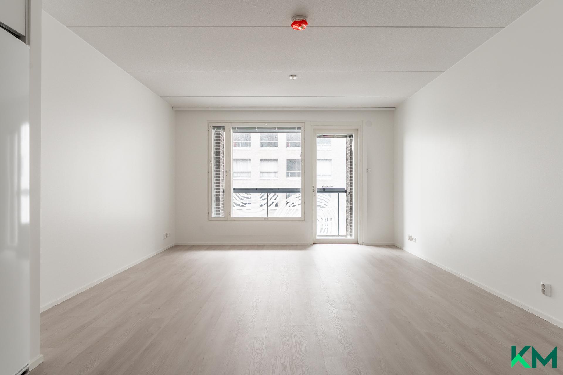 Keittiöstä olohuoneeseen päin