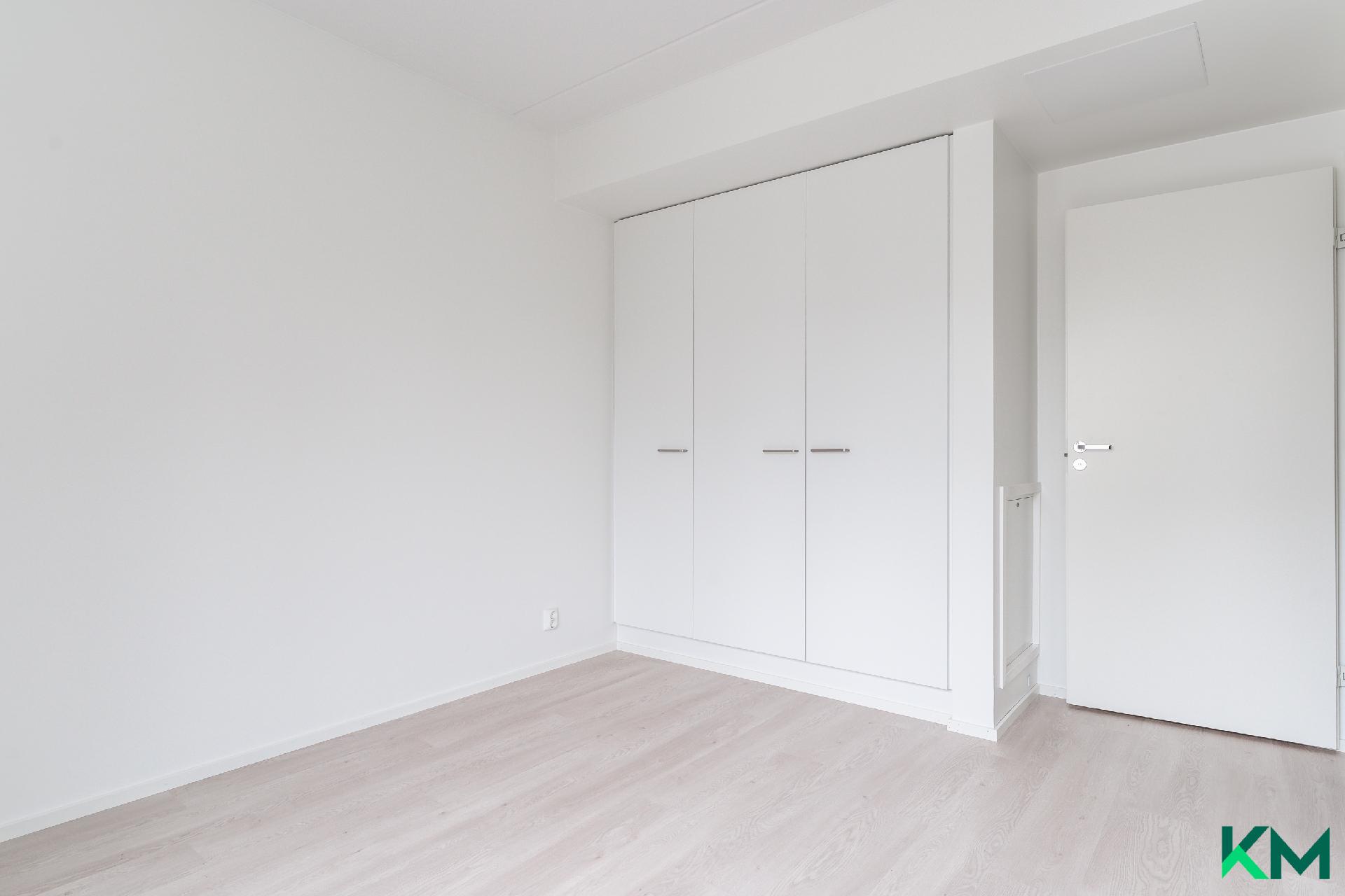 Makuuhuone ikkunoilta päin