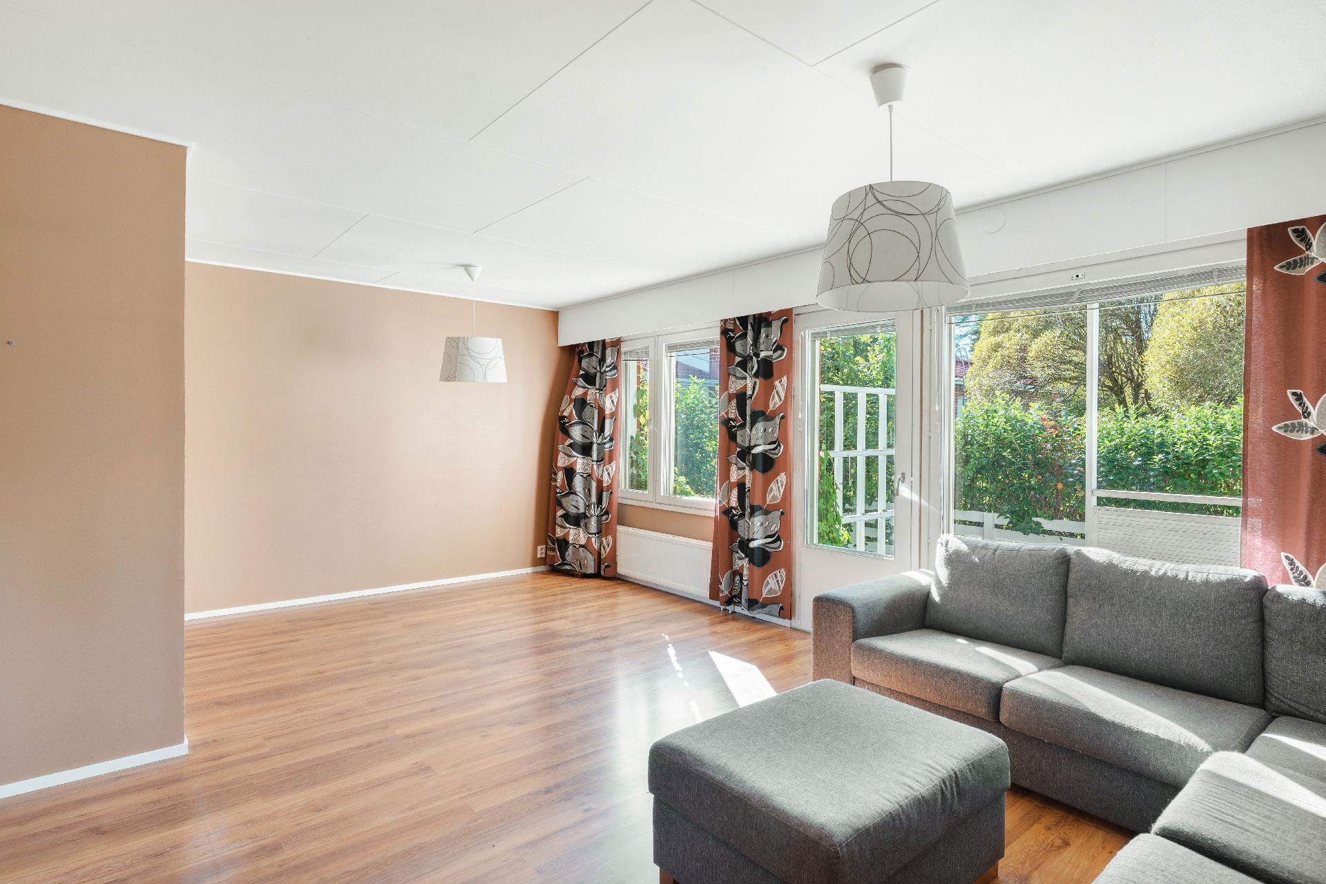 Olohuoneeseen voi tarvittaessa rakentaa neljännen makuuhuoneen.