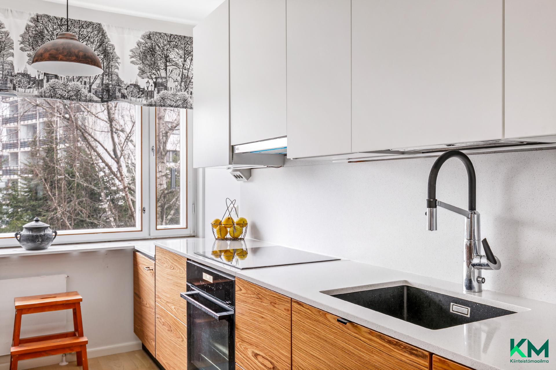 Tässä keittiössä on ilo kokkailla - Det är rena nöjet att laga mat i det här köket